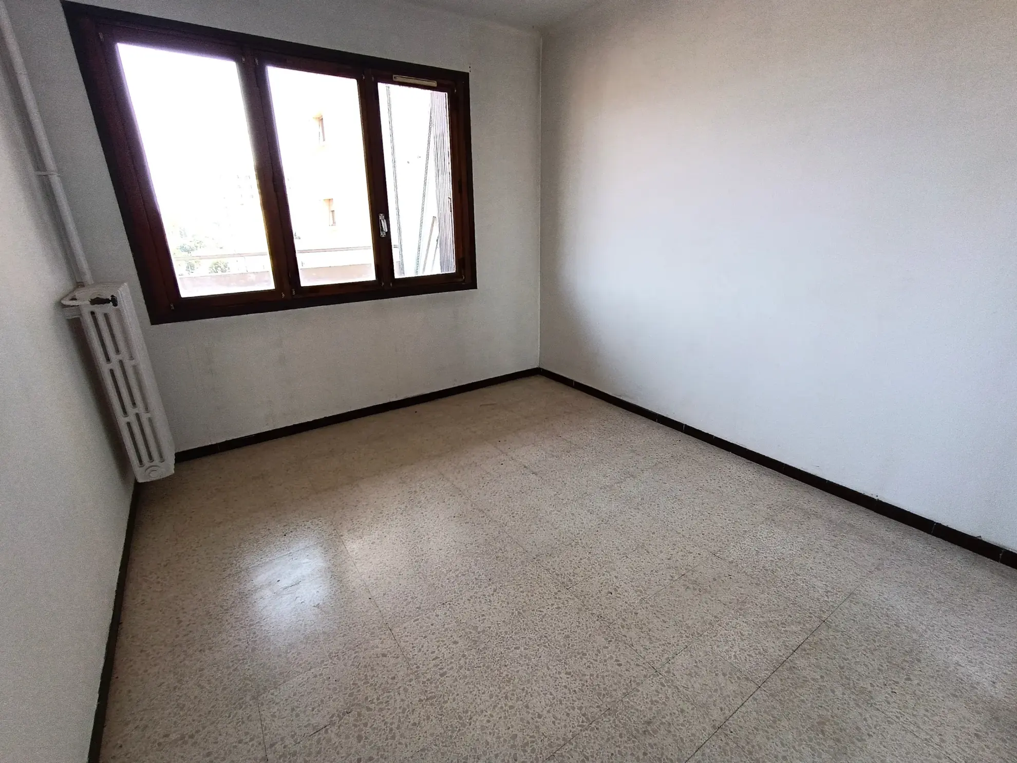 Appartement T4 à Toulon Aguillon de 66 m² avec balcon sud et cave 