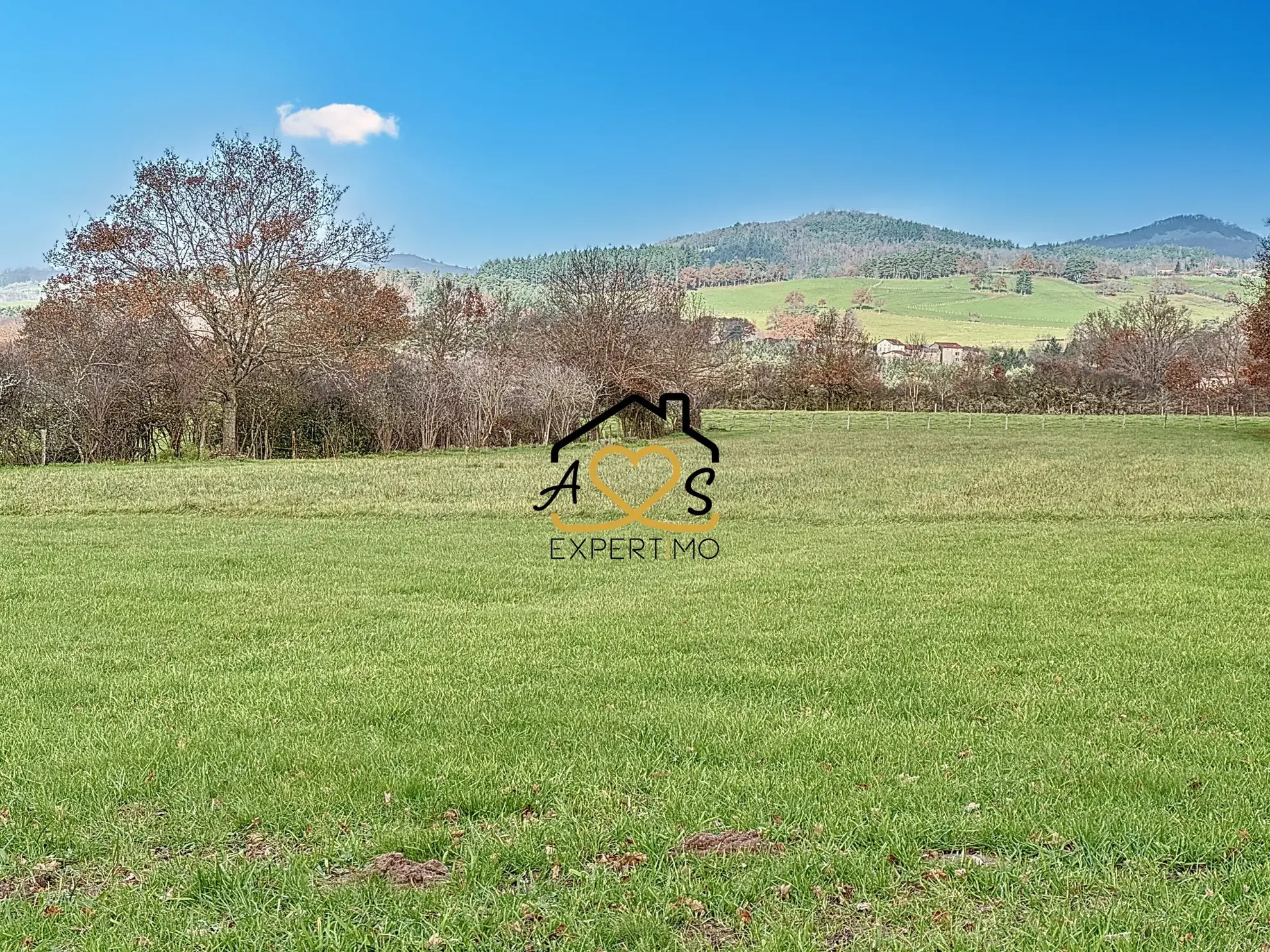 Terrain plat de 2000 m² à Sugères avec permis et raccordement