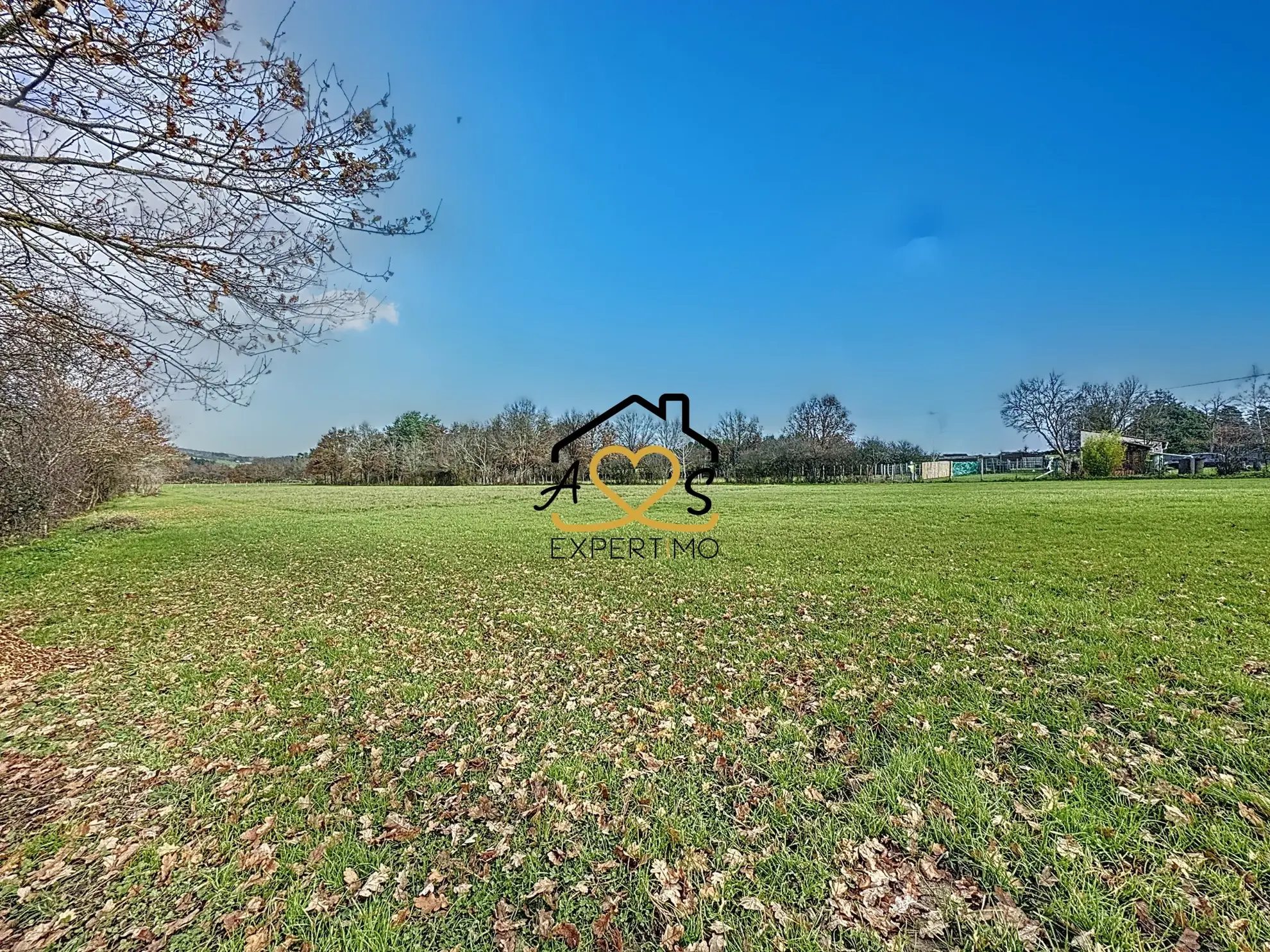 Terrain plat de 2000 m² à Sugères avec permis et raccordement 