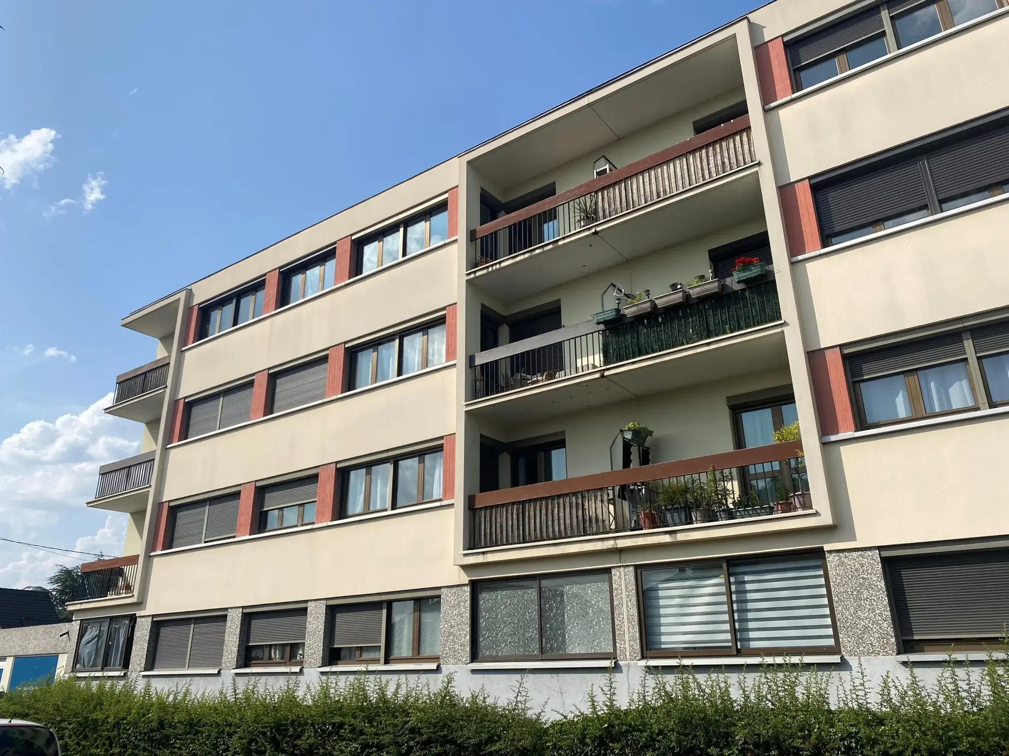 Appartement 4 pièces à Viry-Châtillon de 77 m² avec balcon et parking 