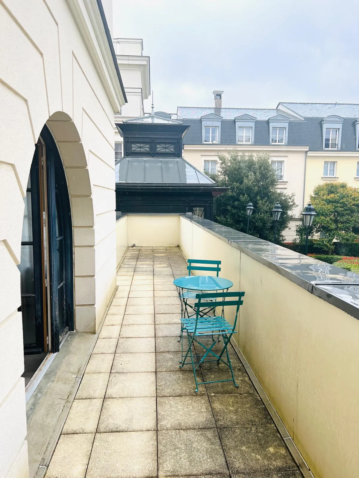 Investissement immobilier à Serris : Appartement LMNP avec terrasse près de Disneyland 