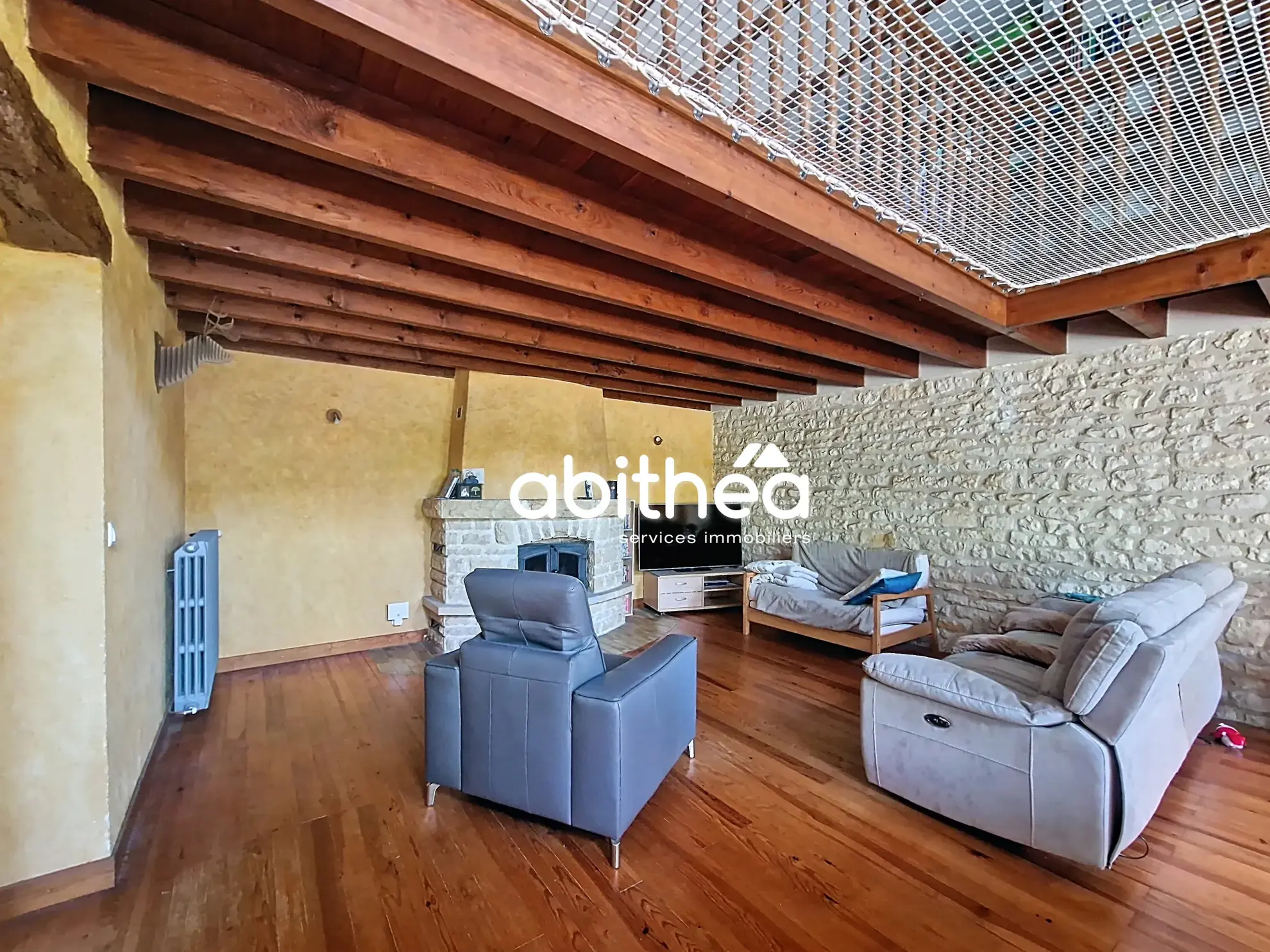 Maison charentaise familiale de 250 m² avec dépendances et jardin clôturé