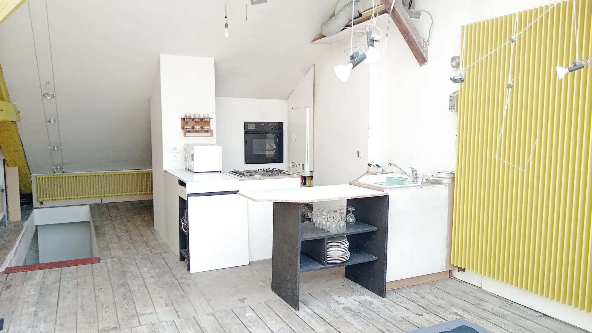 Magnifique duplex d'architecte à Millau avec grande pièce de vie mansardée 