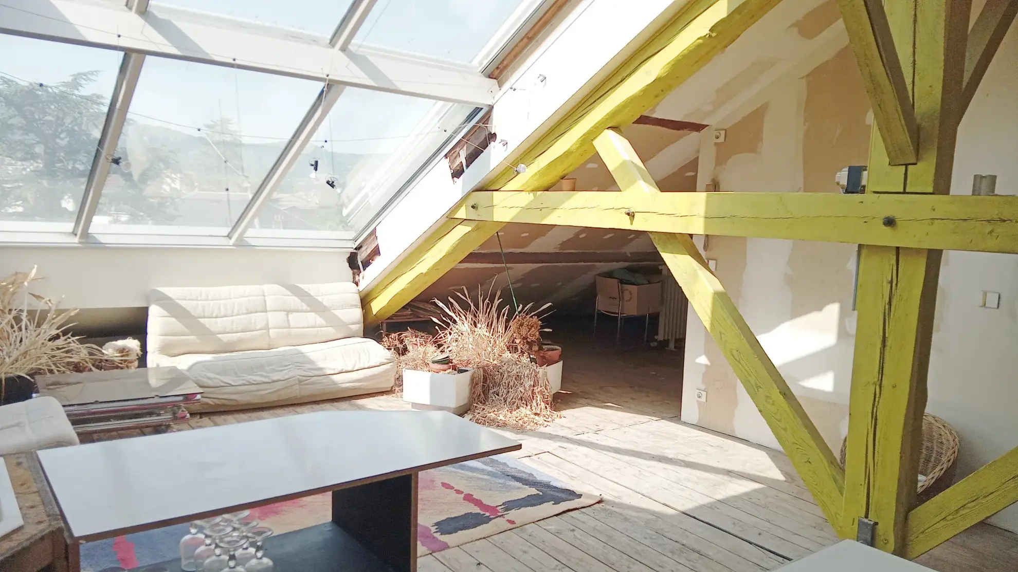 Magnifique duplex d'architecte à Millau avec grande pièce de vie mansardée 