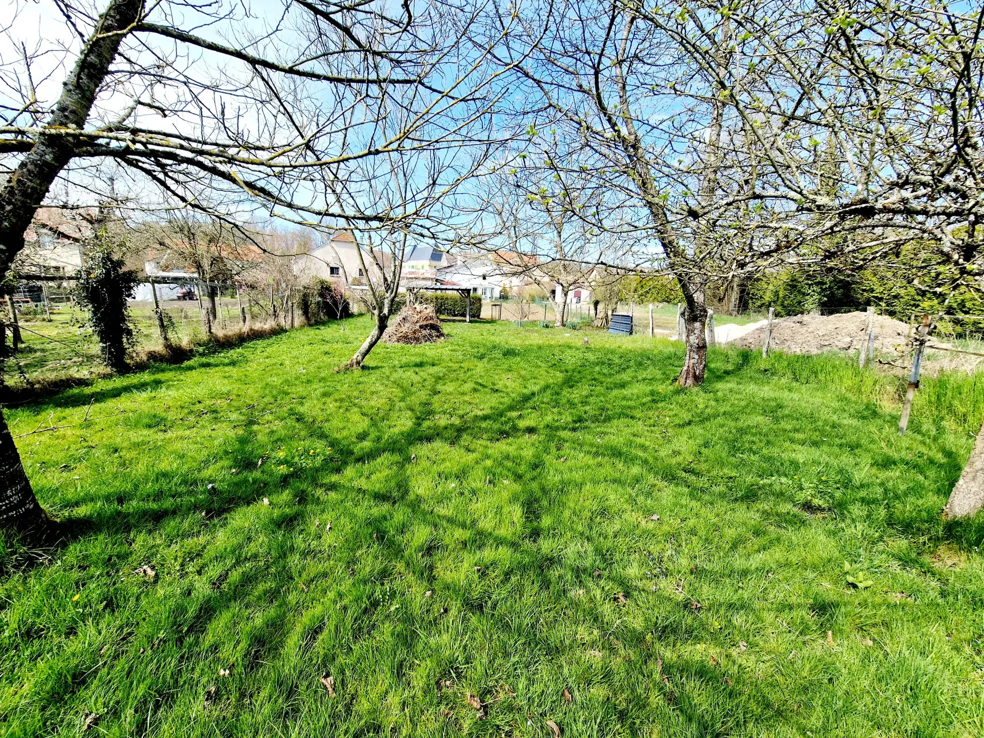 Maison de plain-pied meublée de 115 m2 avec jardin à Pisseloup, calme et nature 