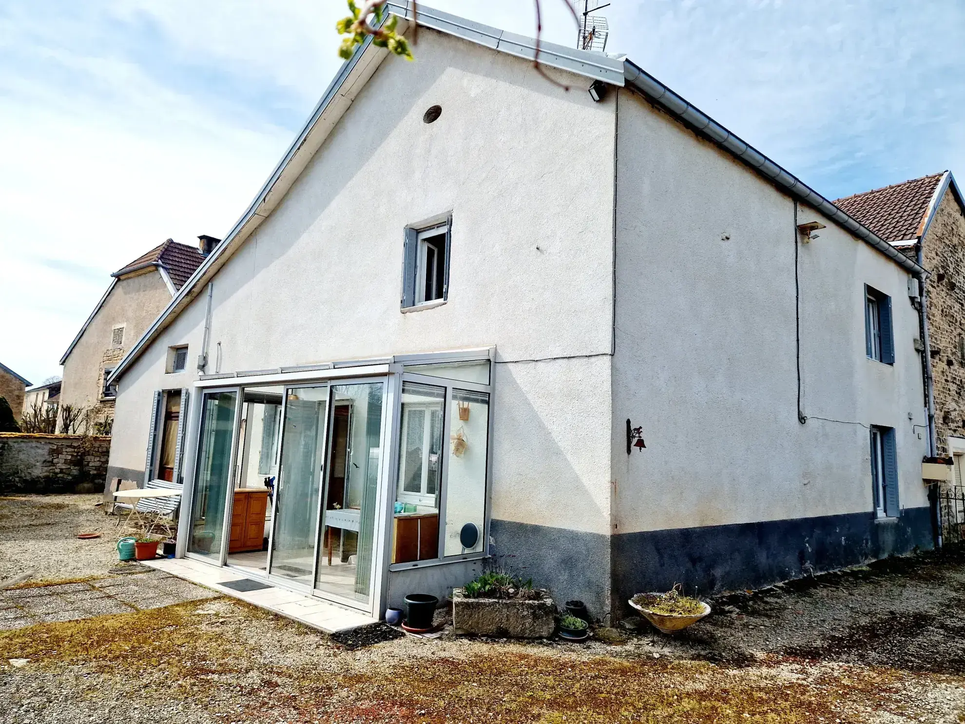 Maison de plain-pied meublée de 115 m2 avec jardin à Pisseloup, calme et nature 