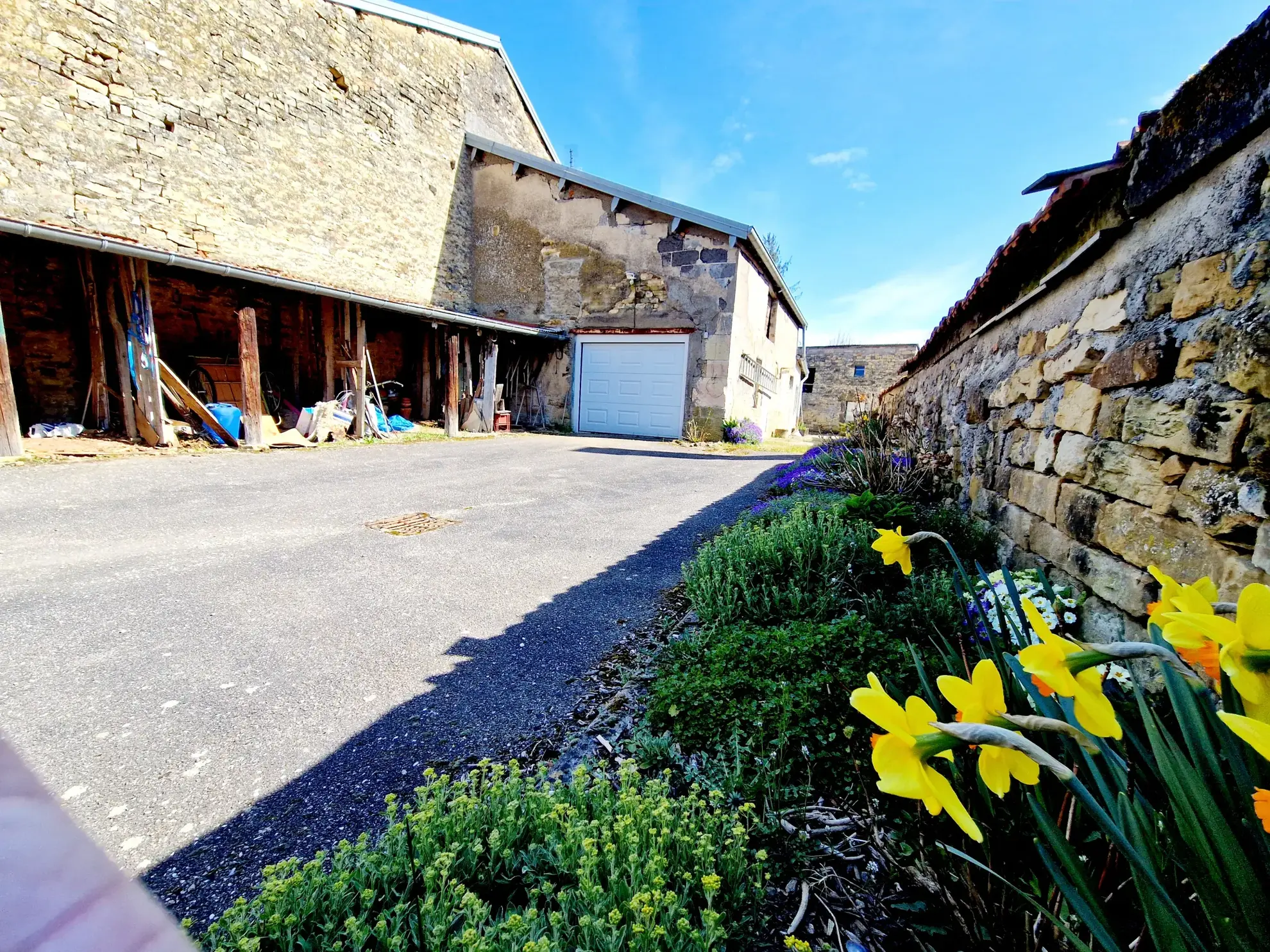 Maison de plain-pied meublée de 115 m2 avec jardin à Pisseloup, calme et nature 