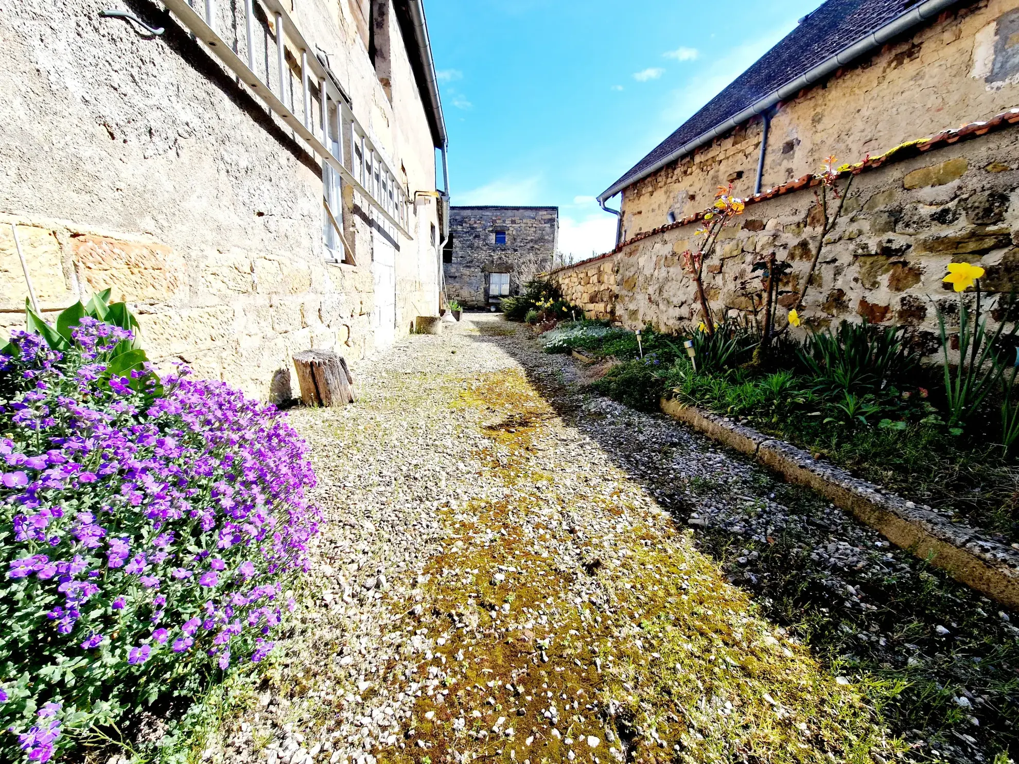 Maison de plain-pied meublée de 115 m2 avec jardin à Pisseloup, calme et nature 
