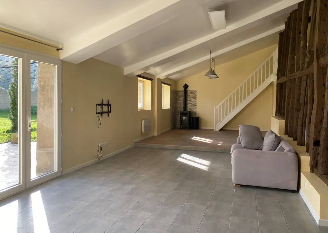 Maison en pierre rénovée de 190 m² près de La Réole avec terrain arboré 