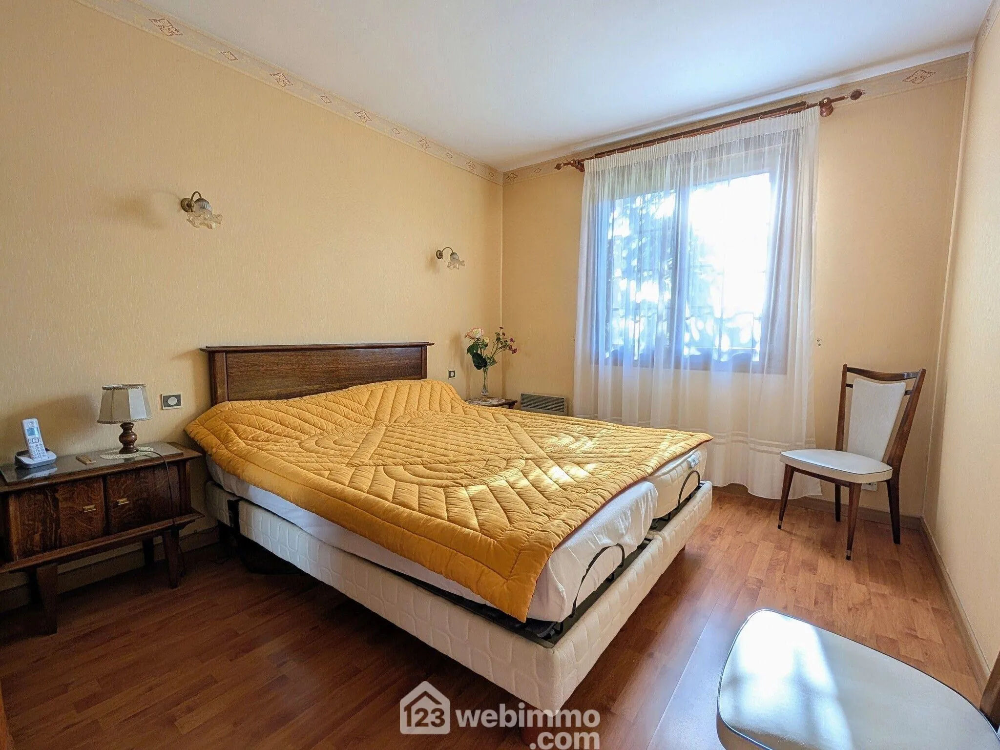 Maison familiale à Sablé-sur-Sarthe avec sous-sol et jardin clos 