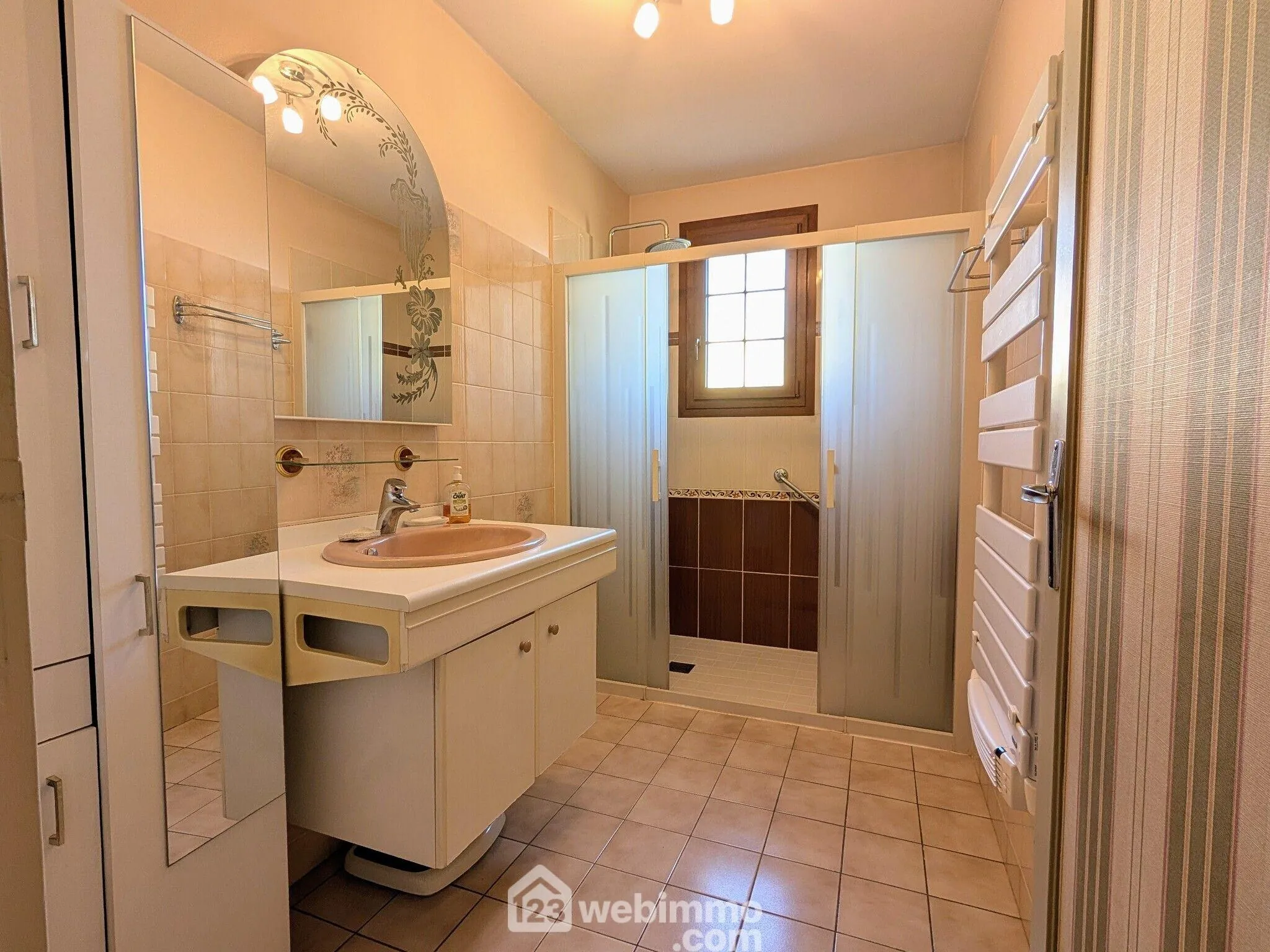 Maison familiale à Sablé-sur-Sarthe avec sous-sol et jardin clos 