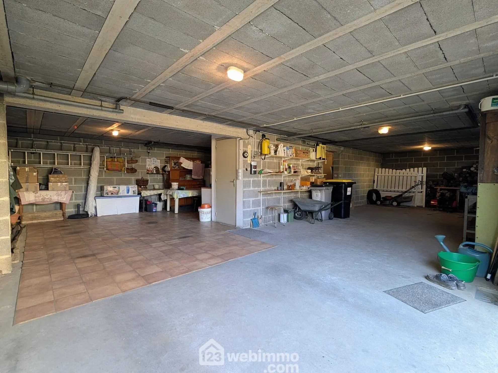 Maison familiale à Sablé-sur-Sarthe avec 3 chambres et grand sous-sol, terrain clos 