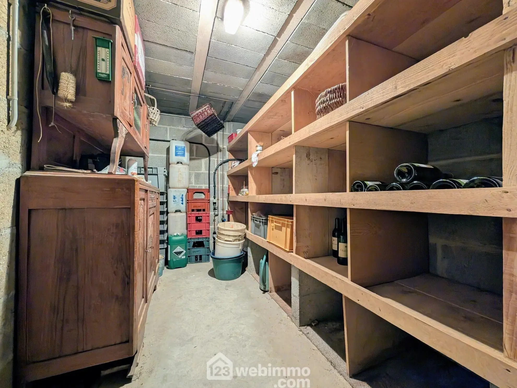 Maison familiale à Sablé-sur-Sarthe avec 3 chambres et grand sous-sol, terrain clos 