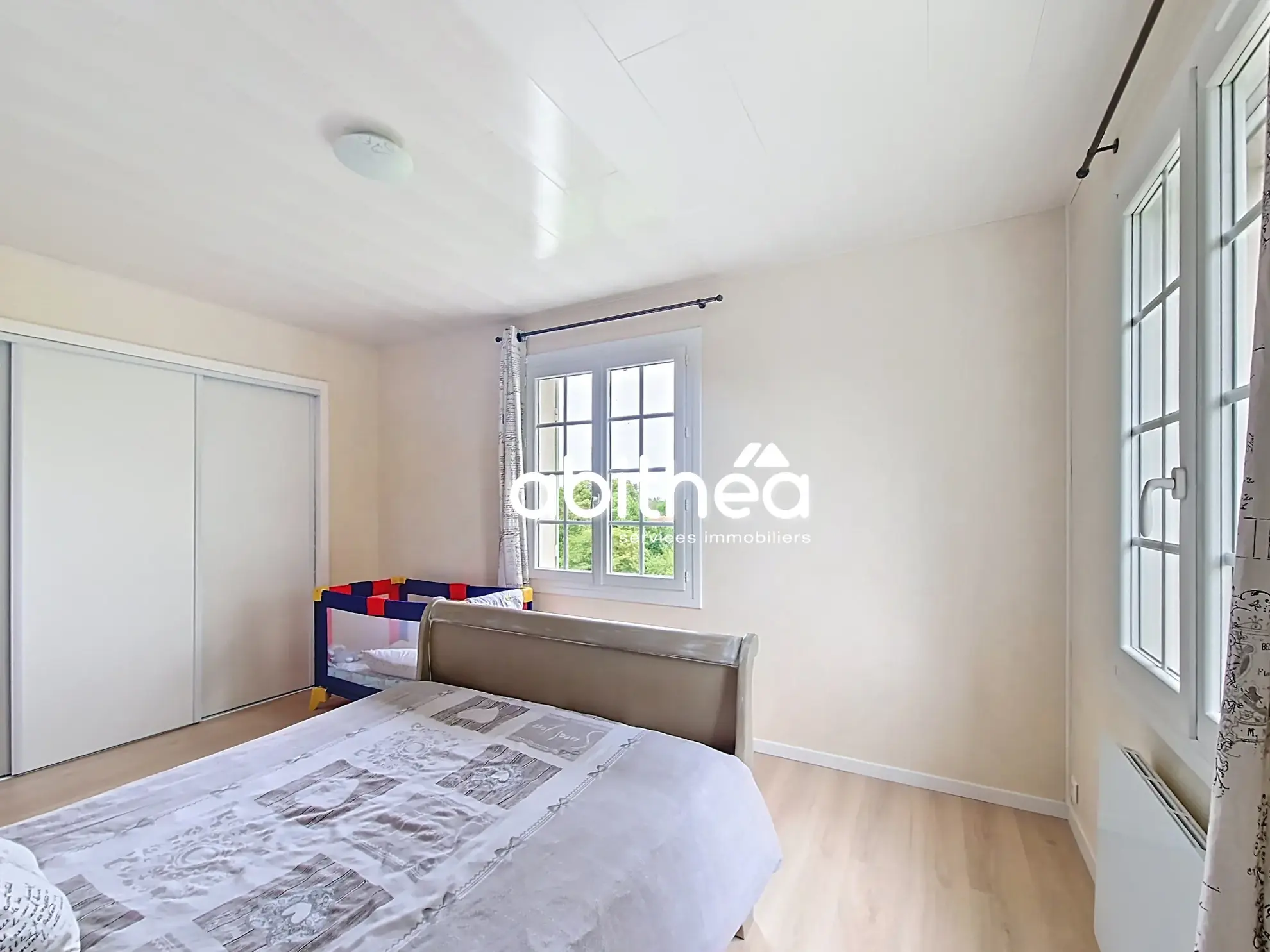 Maison familiale avec 6 chambres, piscine et grand terrain à Fléac-sur-seugne 