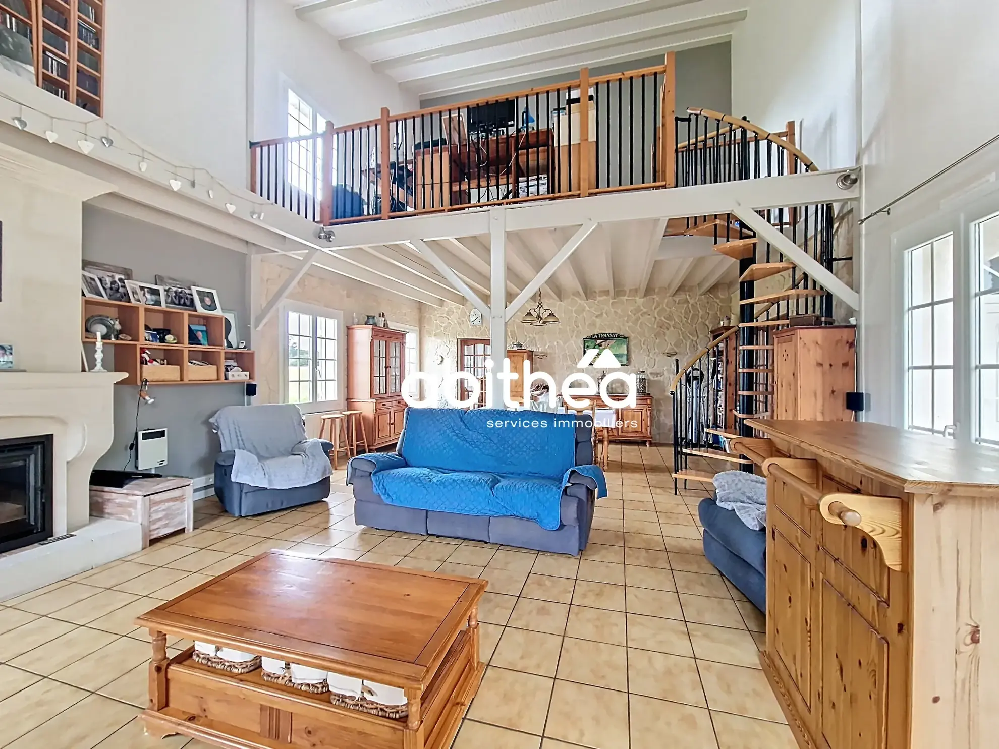 Maison familiale avec 6 chambres, piscine et grand terrain à Fléac-sur-seugne 