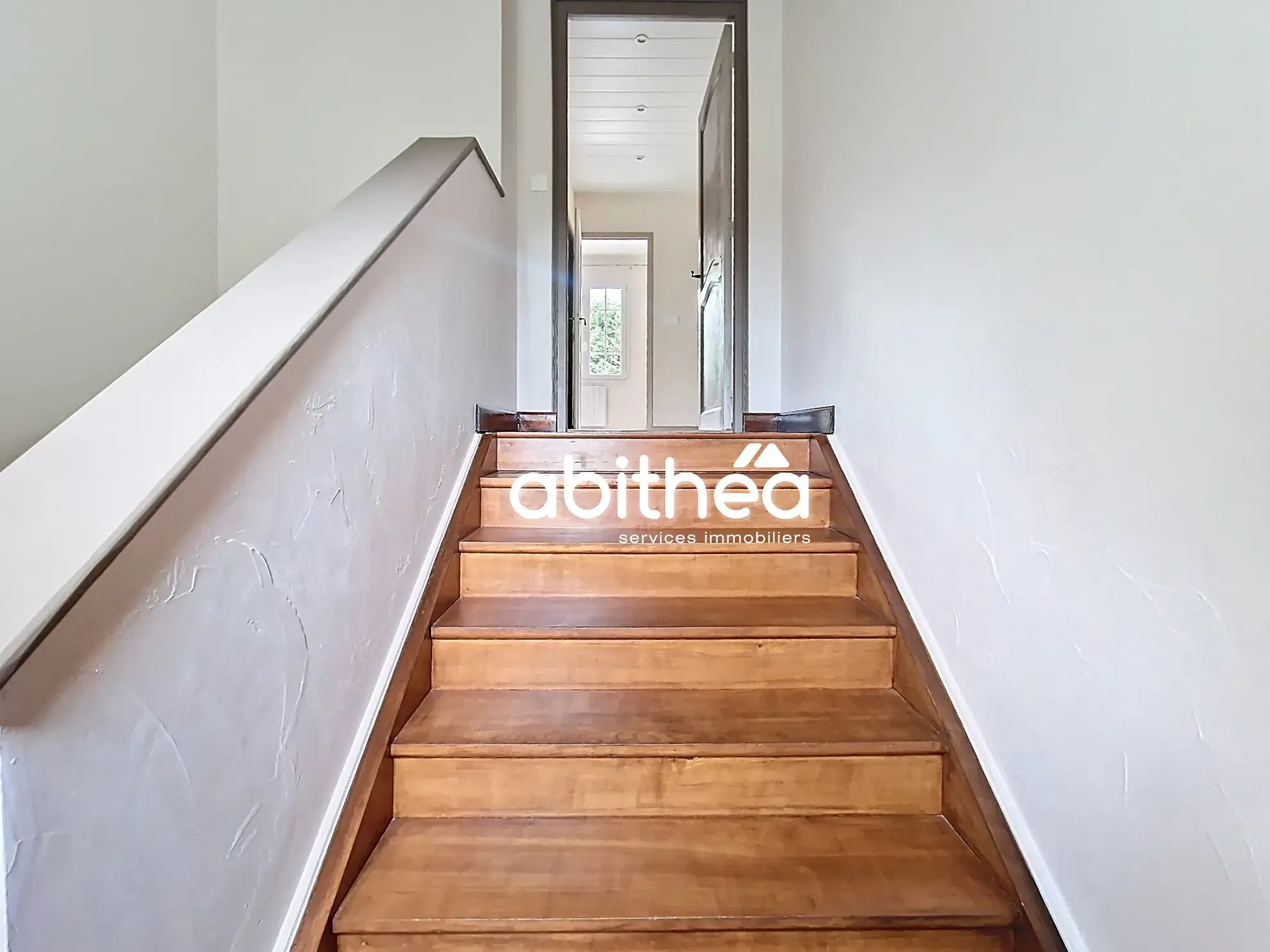 Maison familiale avec 6 chambres, piscine et grand terrain à Fléac-sur-seugne 