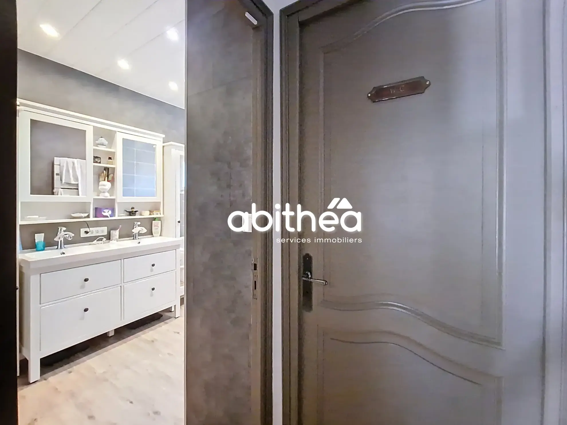 Maison familiale avec 6 chambres, piscine et grand terrain à Fléac-sur-seugne 