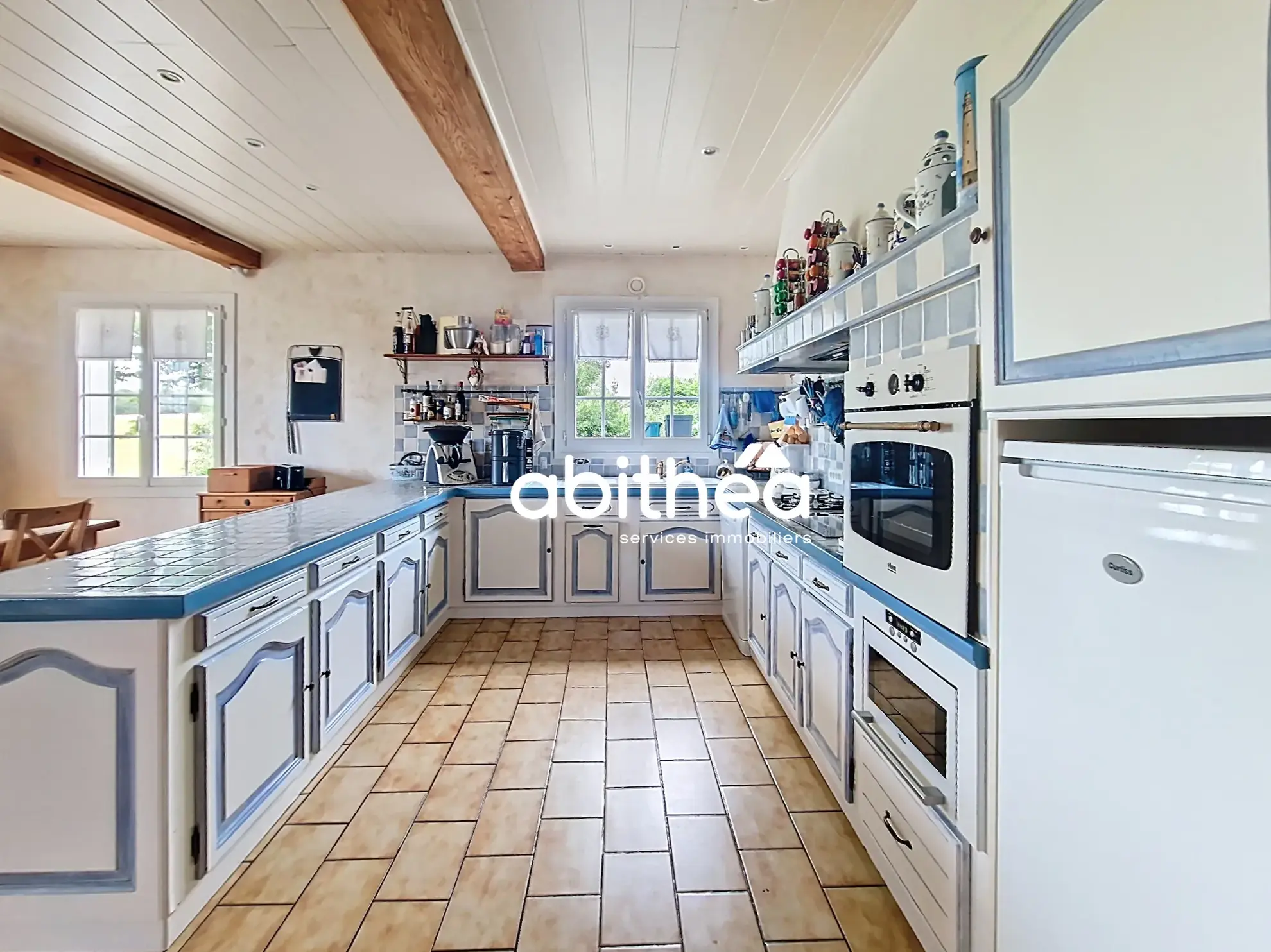 Maison familiale avec 6 chambres, piscine et grand terrain à Fléac-sur-seugne 