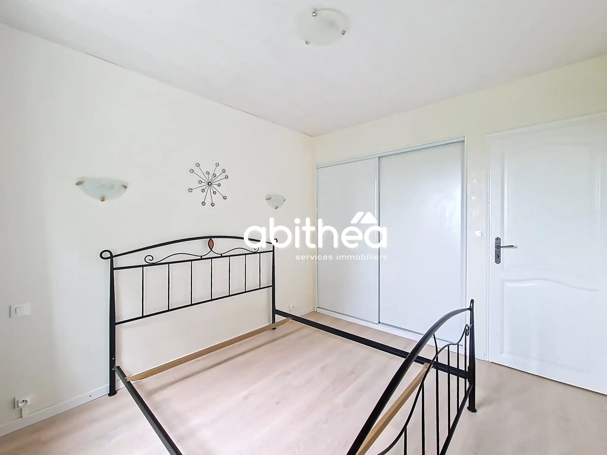 Maison familiale avec 6 chambres, piscine et grand terrain à Fléac-sur-seugne 