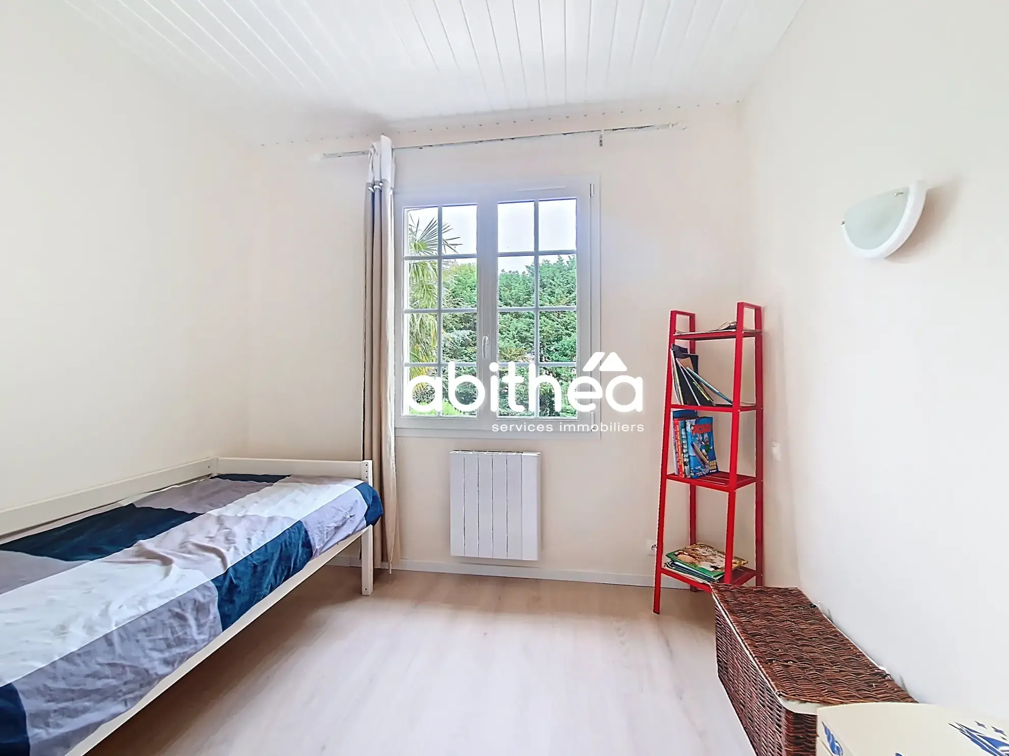 Maison familiale avec 6 chambres, piscine et grand terrain à Fléac-sur-seugne 