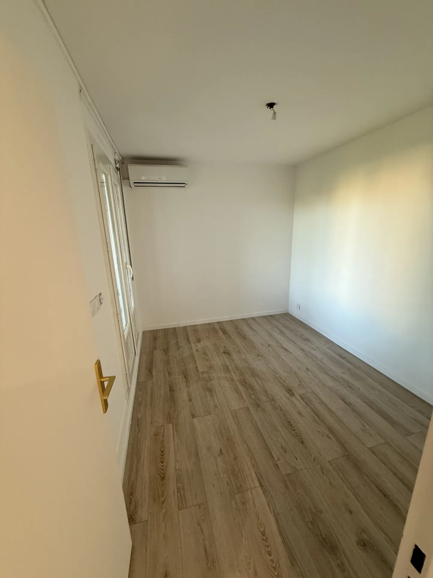 Appartement T4 rénové avec terrasse à Draguignan – Résidence Les Tamaris 