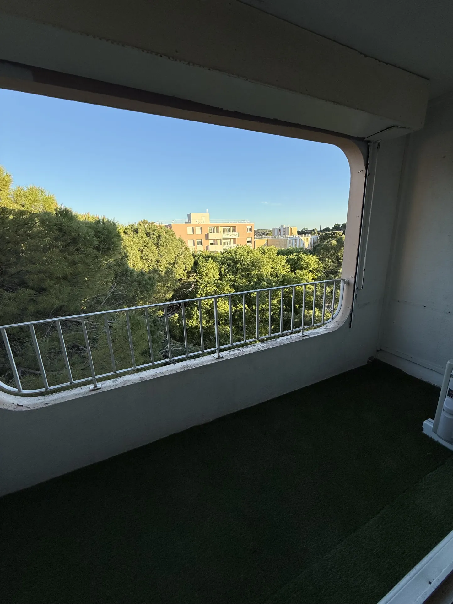 Appartement T4 rénové avec terrasse à Draguignan – Résidence Les Tamaris 
