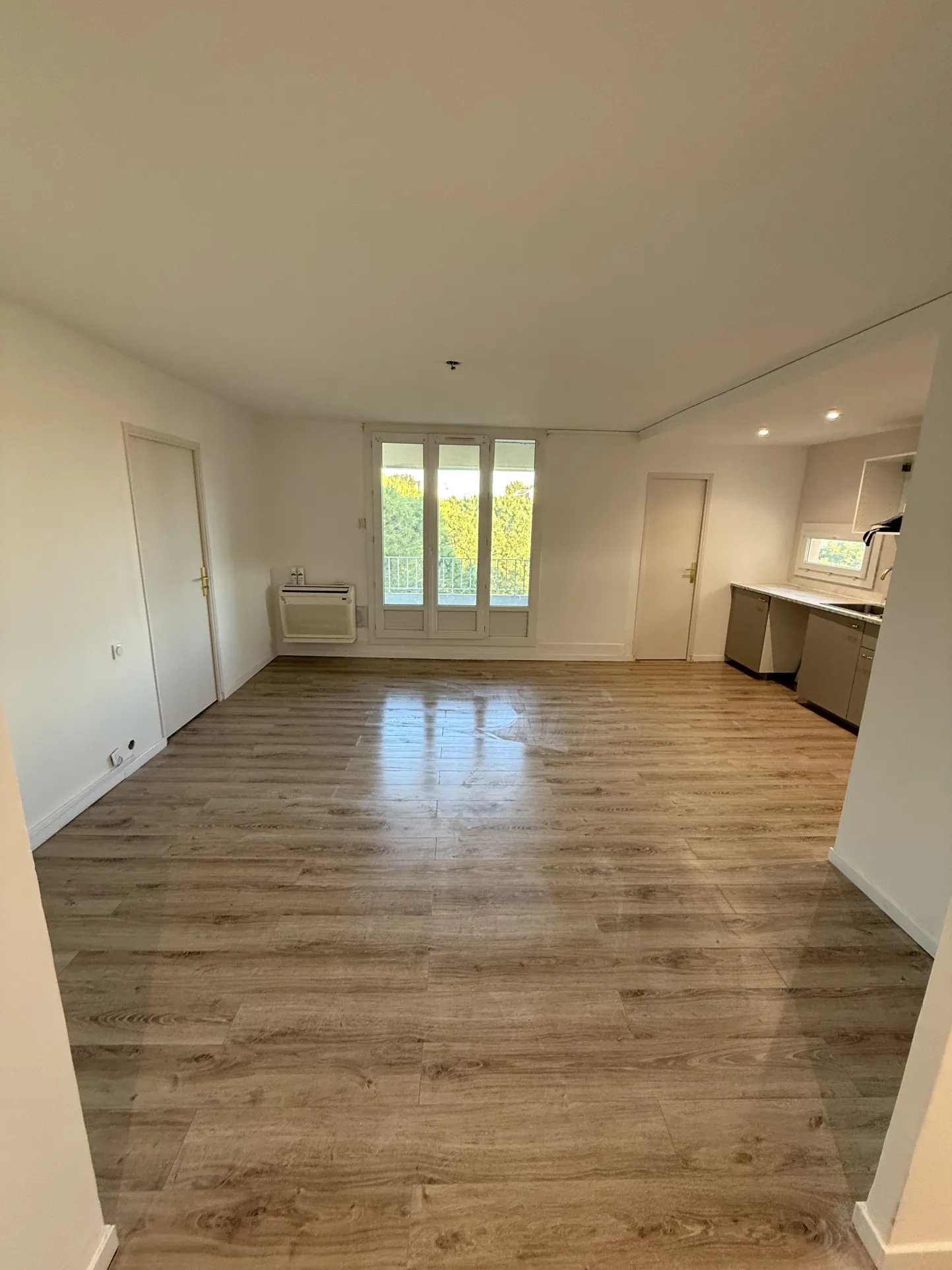 Appartement T4 rénové avec terrasse à Draguignan – Résidence Les Tamaris 