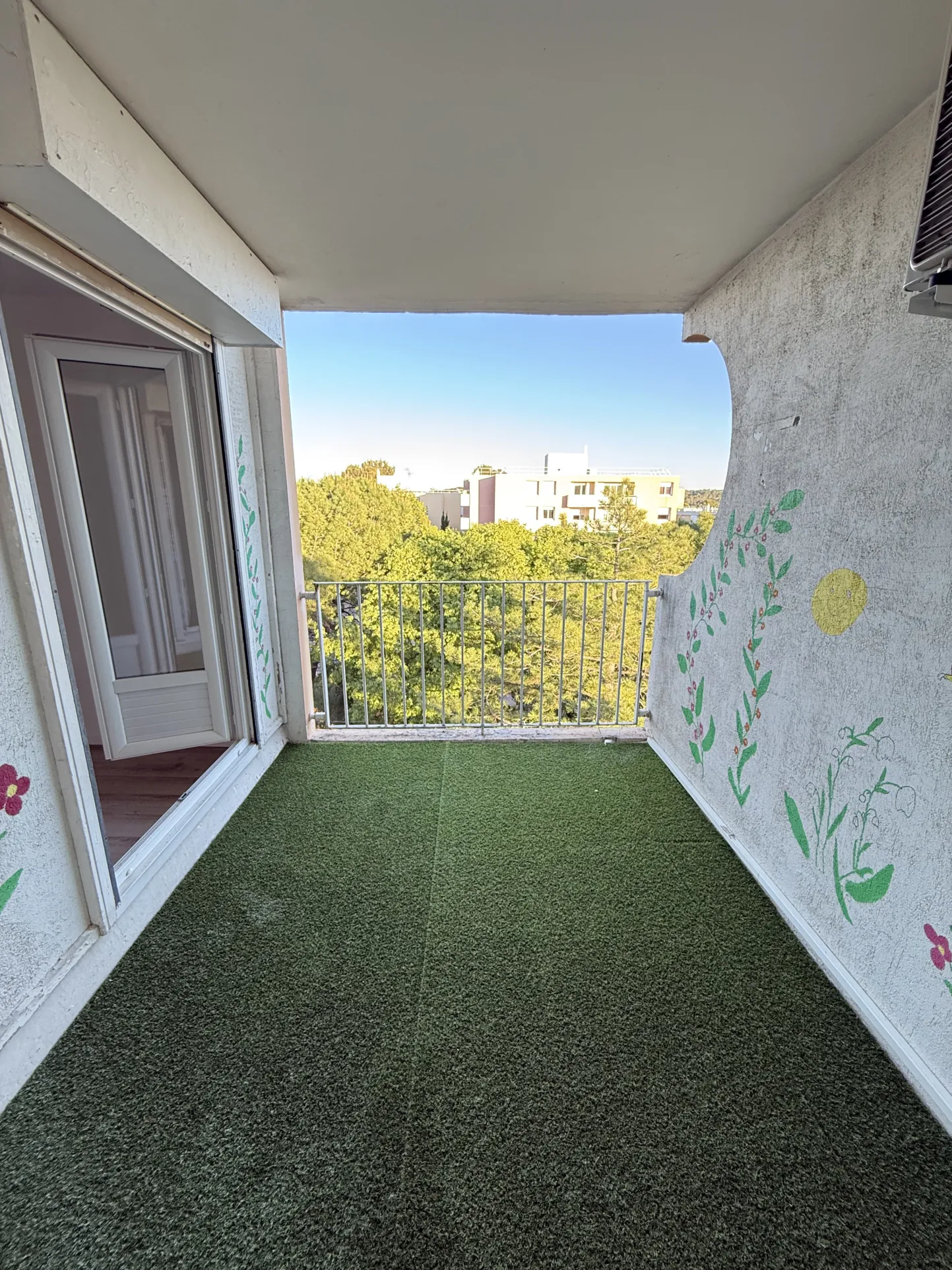 Appartement T4 rénové avec terrasse à Draguignan – Résidence Les Tamaris 