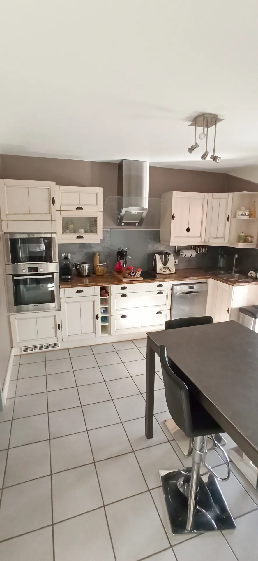 Maison individuelle de 135m² à Saint-Doulchard avec jardin et terrasse 