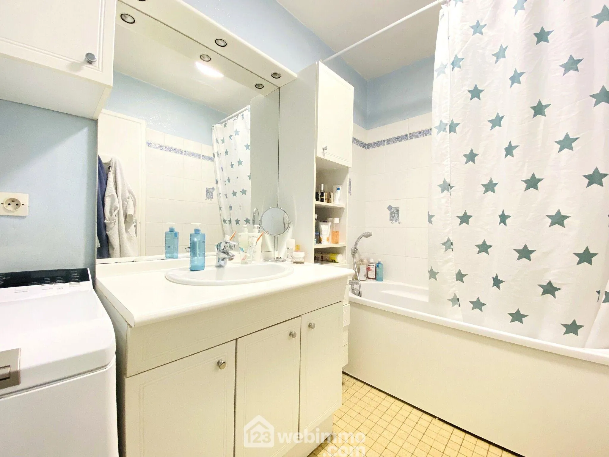 Appartement F4 lumineux de 81 m² à Évry-Courcouronnes avec balcon et garage 