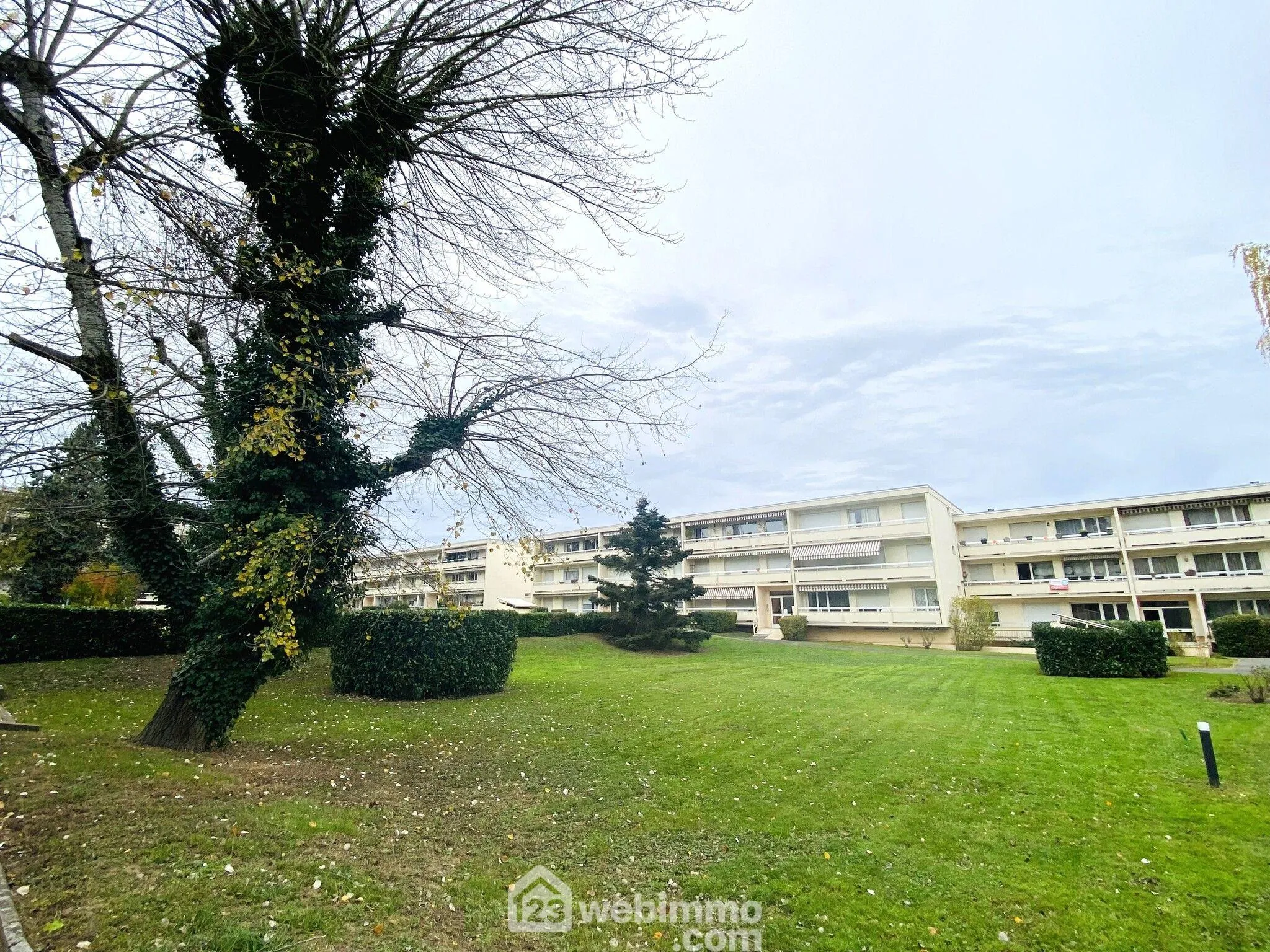 Appartement F4 lumineux de 81 m² à Évry-Courcouronnes avec balcon et garage 