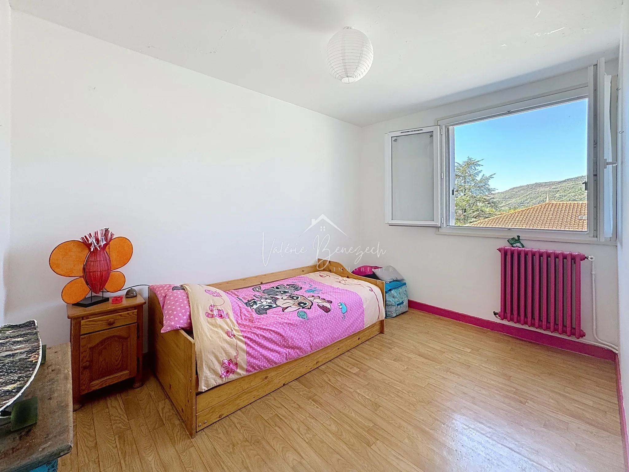 Appartement T4 lumineux avec balcon, jardin et parking à Saint-Affrique 