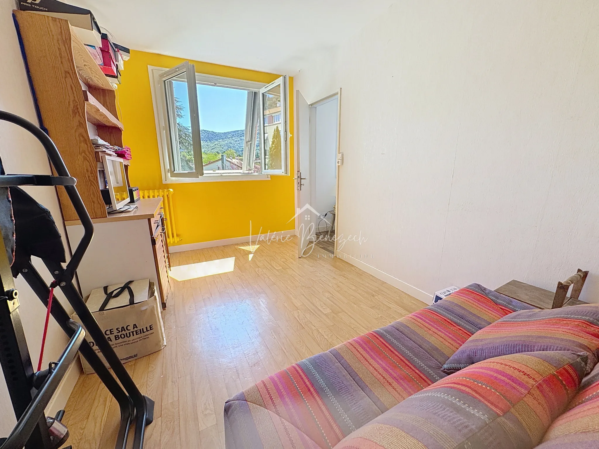 Appartement T4 lumineux avec balcon, jardin et parking à Saint-Affrique 