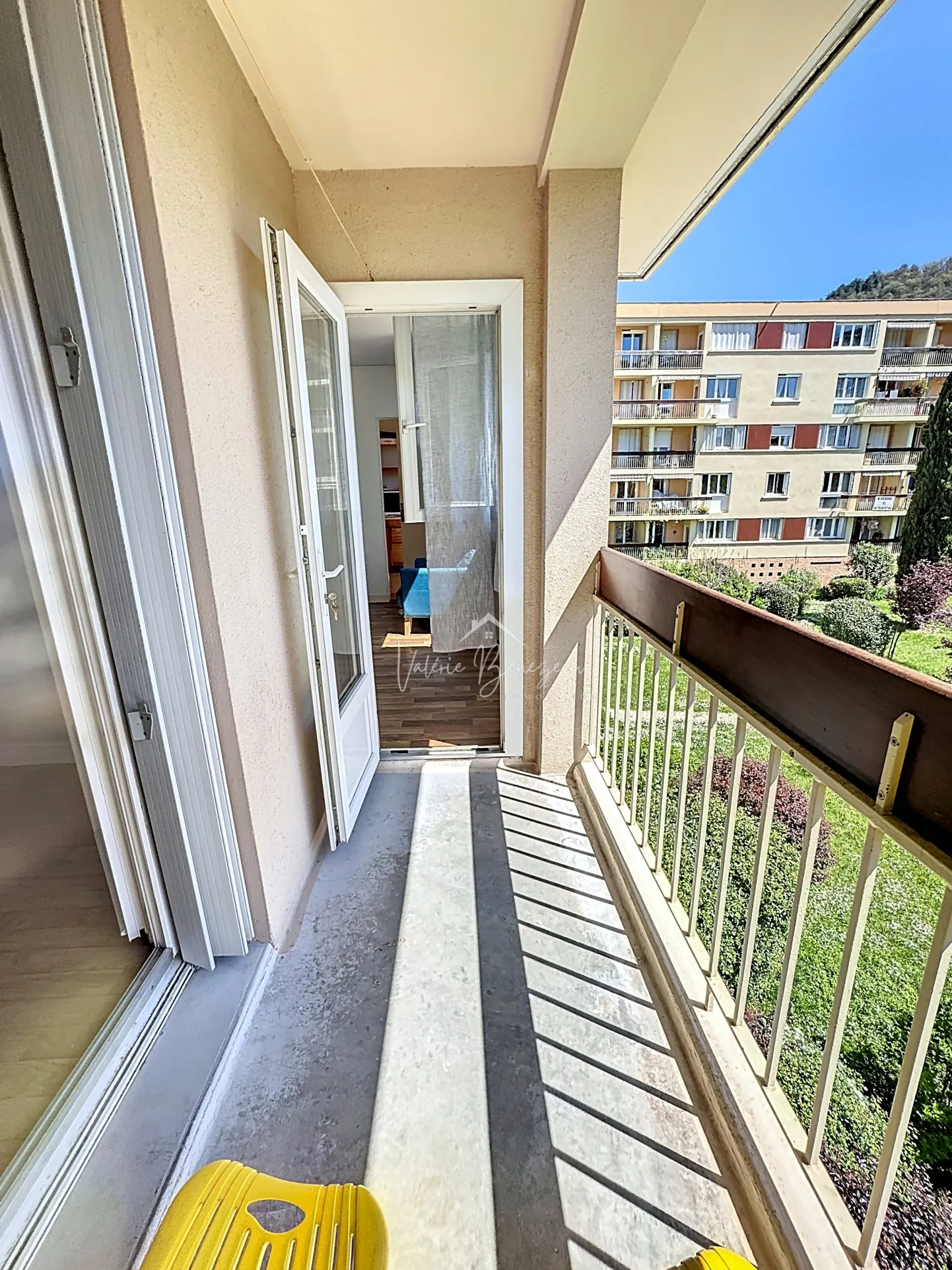 Appartement T4 lumineux avec balcon, jardin et parking à Saint-Affrique 