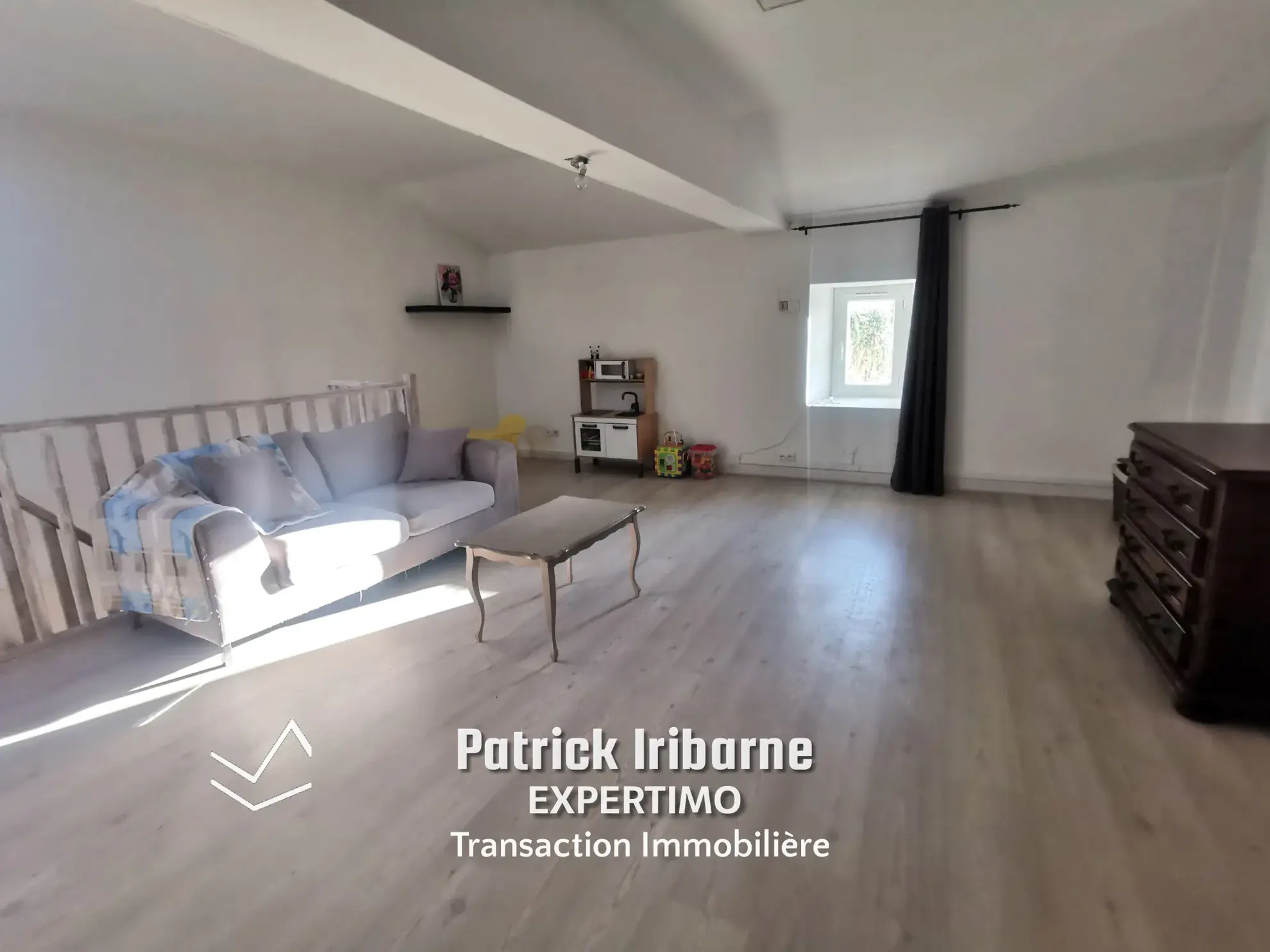 Maison Saintongeaise avec dépendances et jardin près de Saintes 