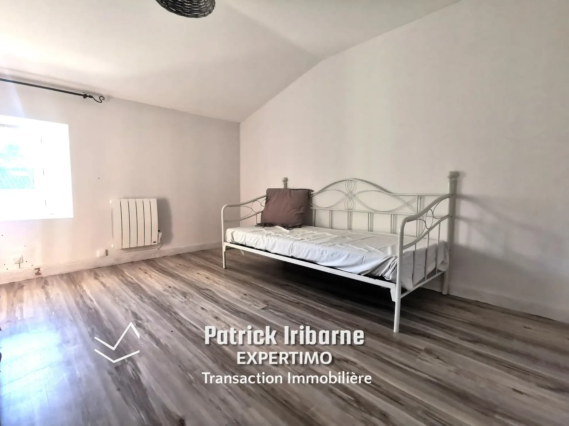 Maison Saintongeaise avec dépendances et jardin près de Saintes 