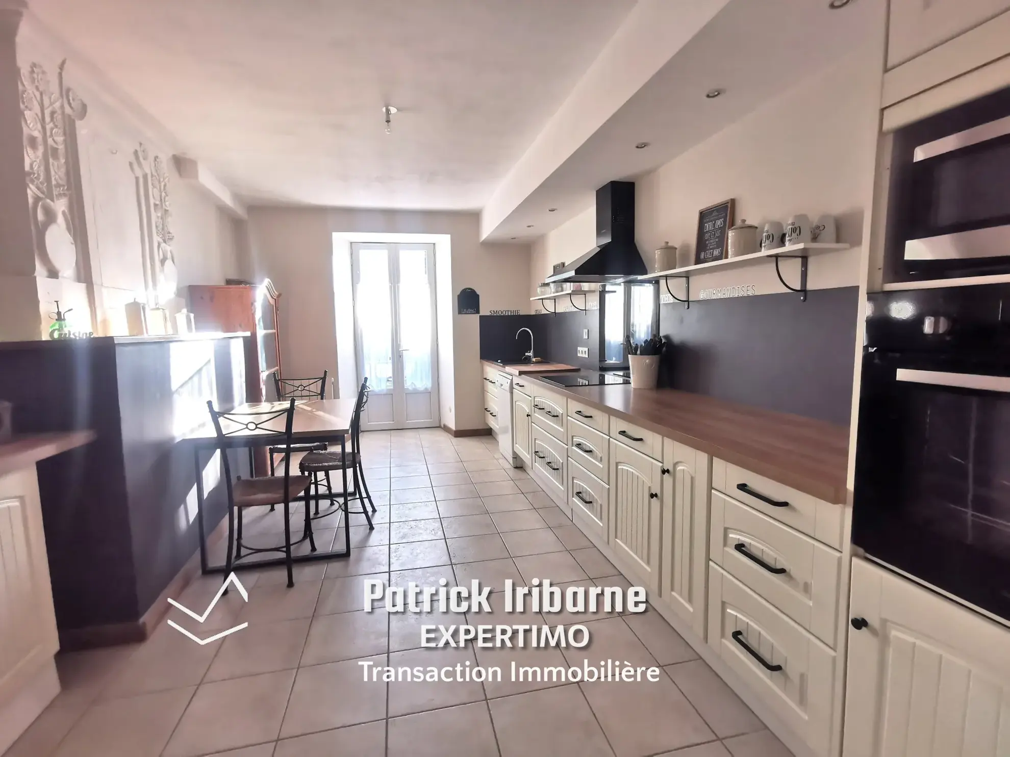 Maison Saintongeaise avec dépendances et jardin près de Saintes 