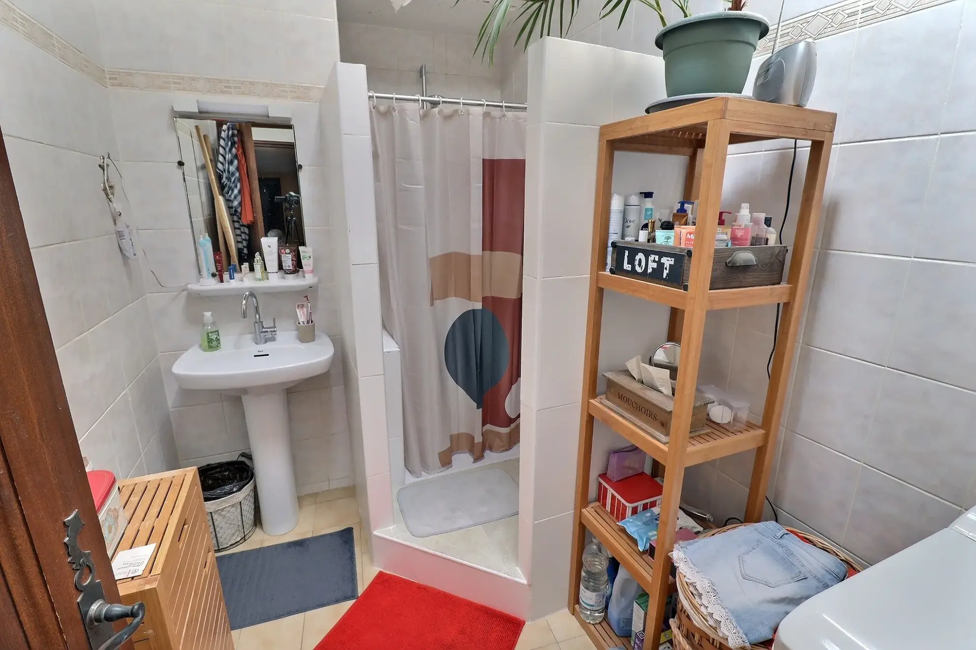 Maison de village à Saint-Genies-des-Mourgues avec deux appartements et cour de 25m² 