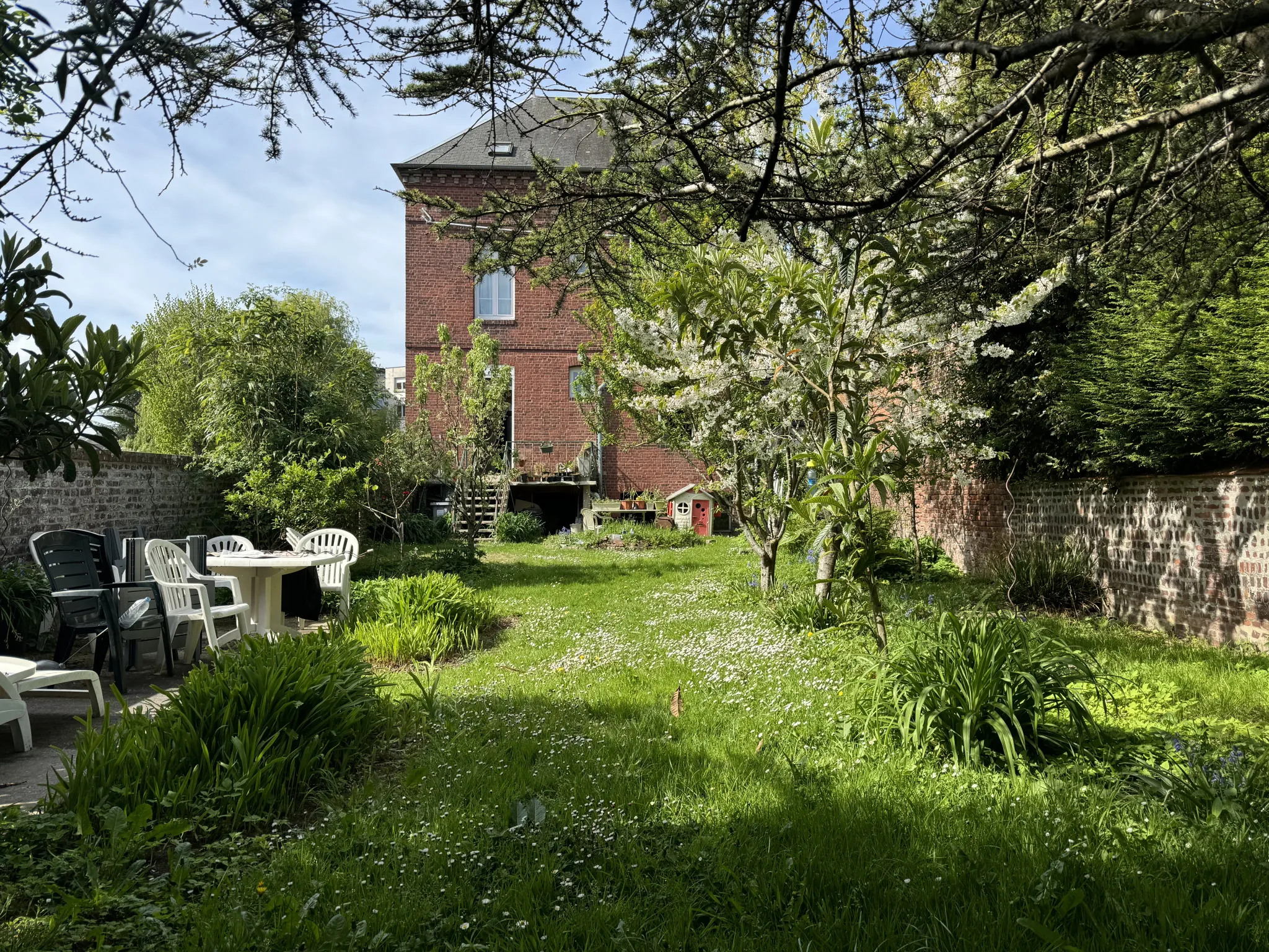 Charmante maison de 132 m² avec jardin à Eu, centre-ville, à rénover 