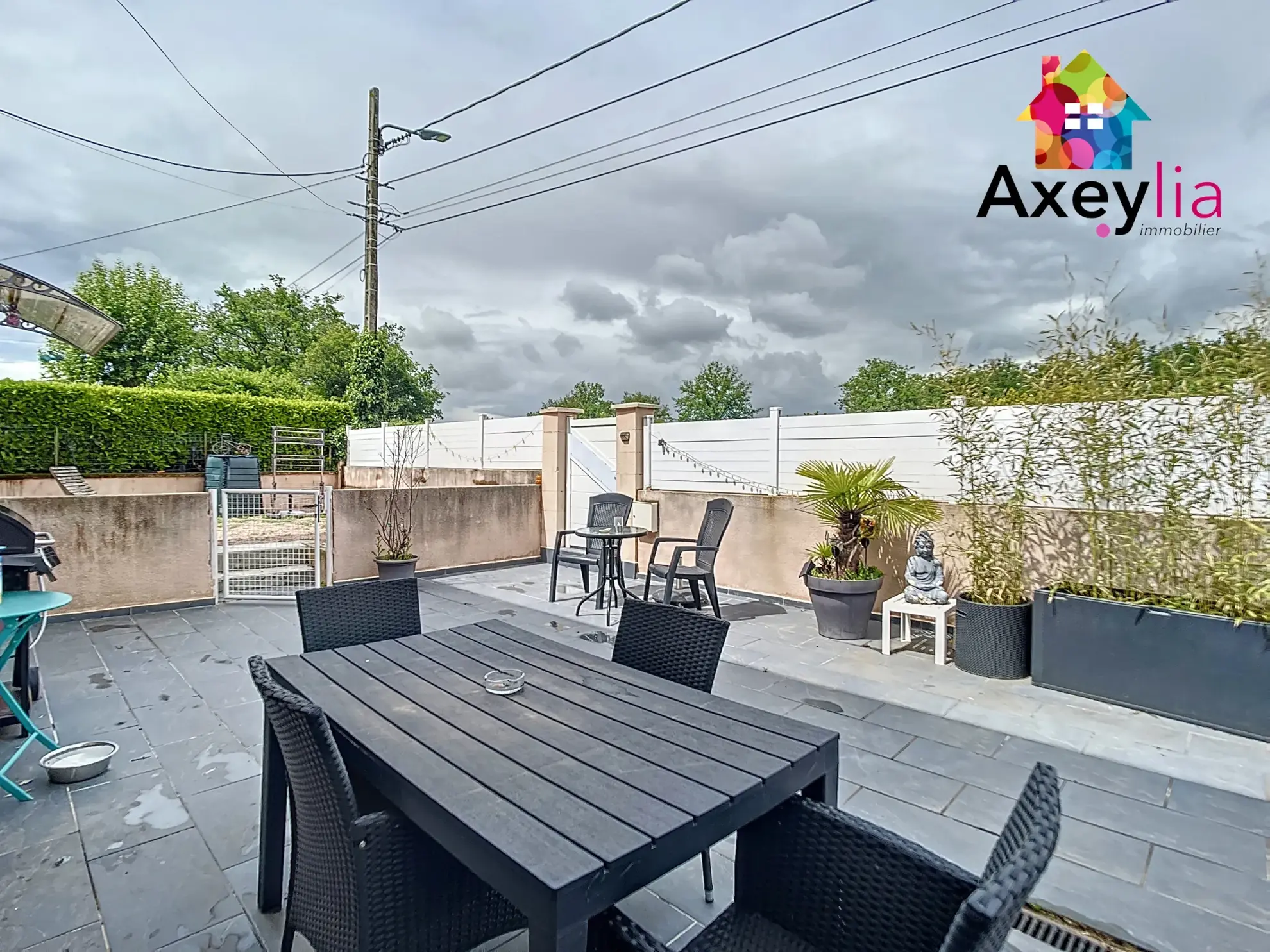 Maison rénovée avec 4 chambres à Riorges, terrain de 380 m² 