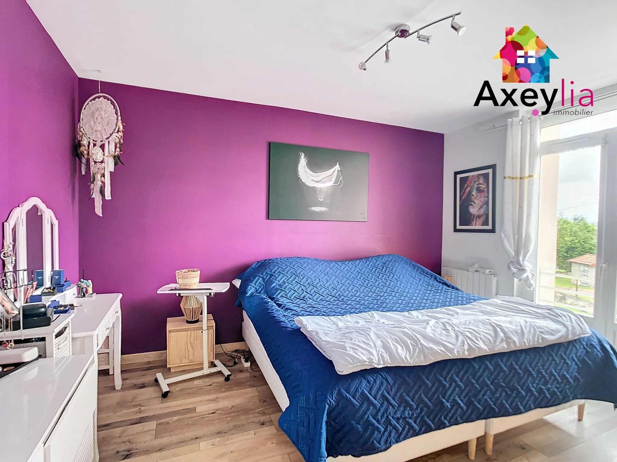 Maison rénovée avec 4 chambres à Riorges, terrain de 380 m² 