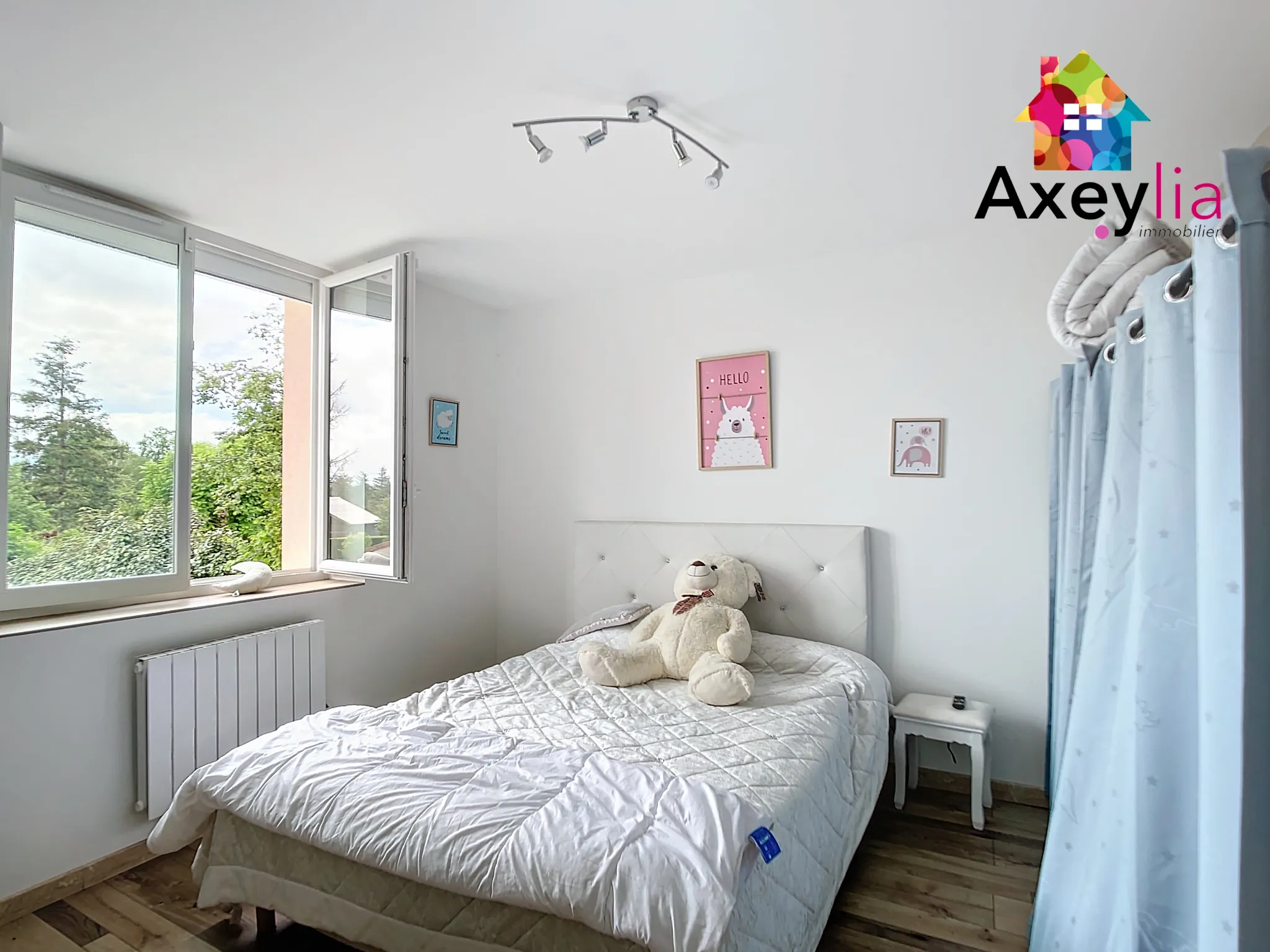 Maison rénovée avec 4 chambres à Riorges, terrain de 380 m² 