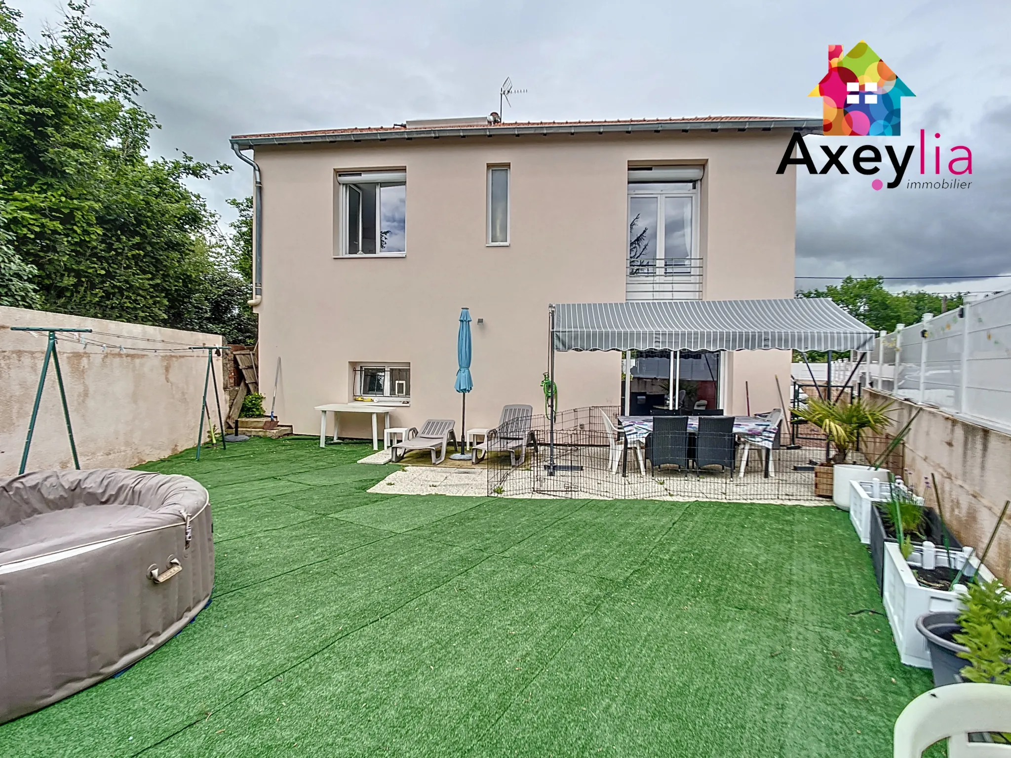 Maison rénovée avec 4 chambres à Riorges, terrain de 380 m² 