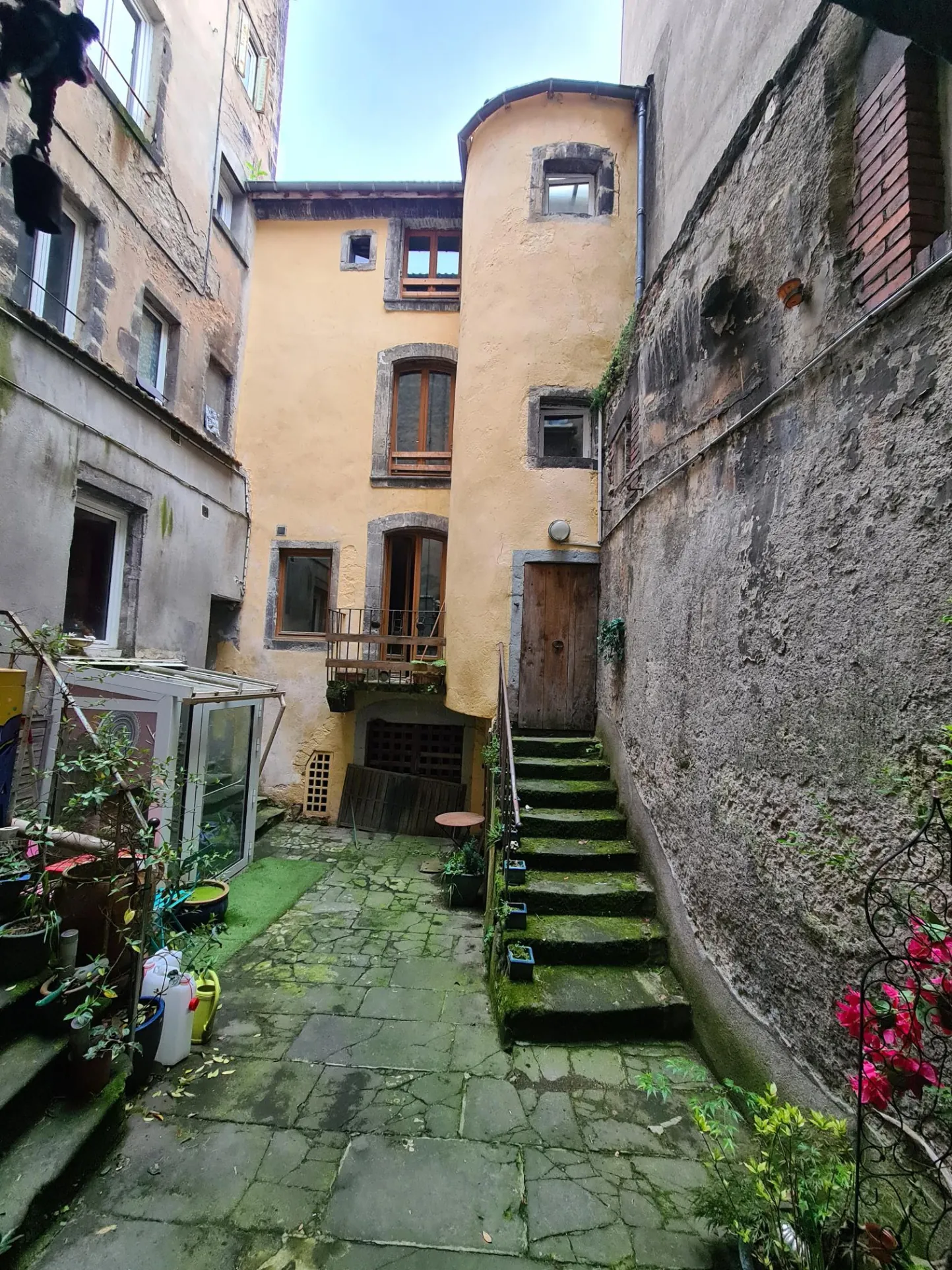 Immeuble ancien à vendre au cœur de Clermont-Ferrand - Rénovation possible 