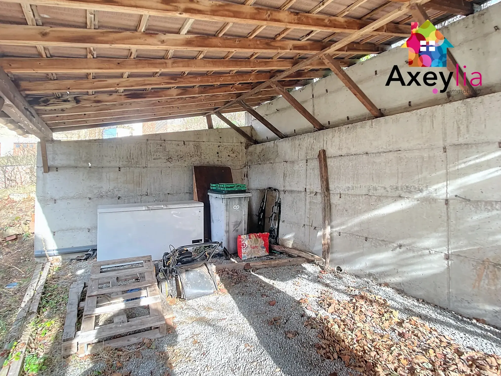 Appartement à rénover de 150 m² avec terrasse à Cuinzier 