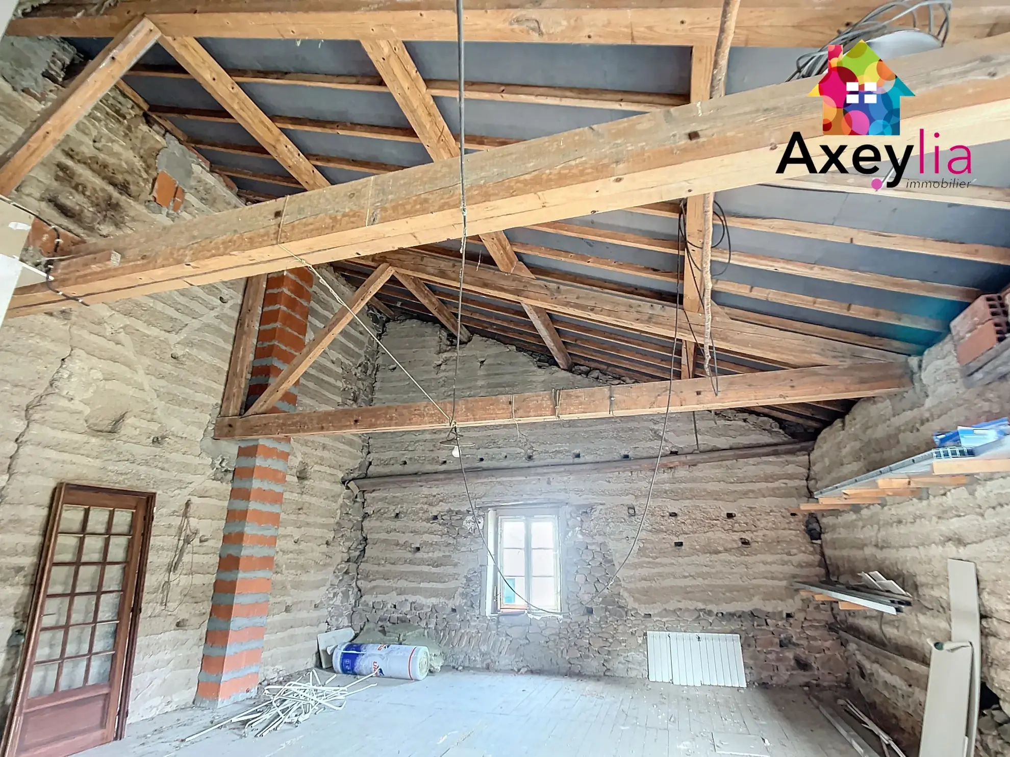 Appartement à rénover de 150 m² avec terrasse à Cuinzier 