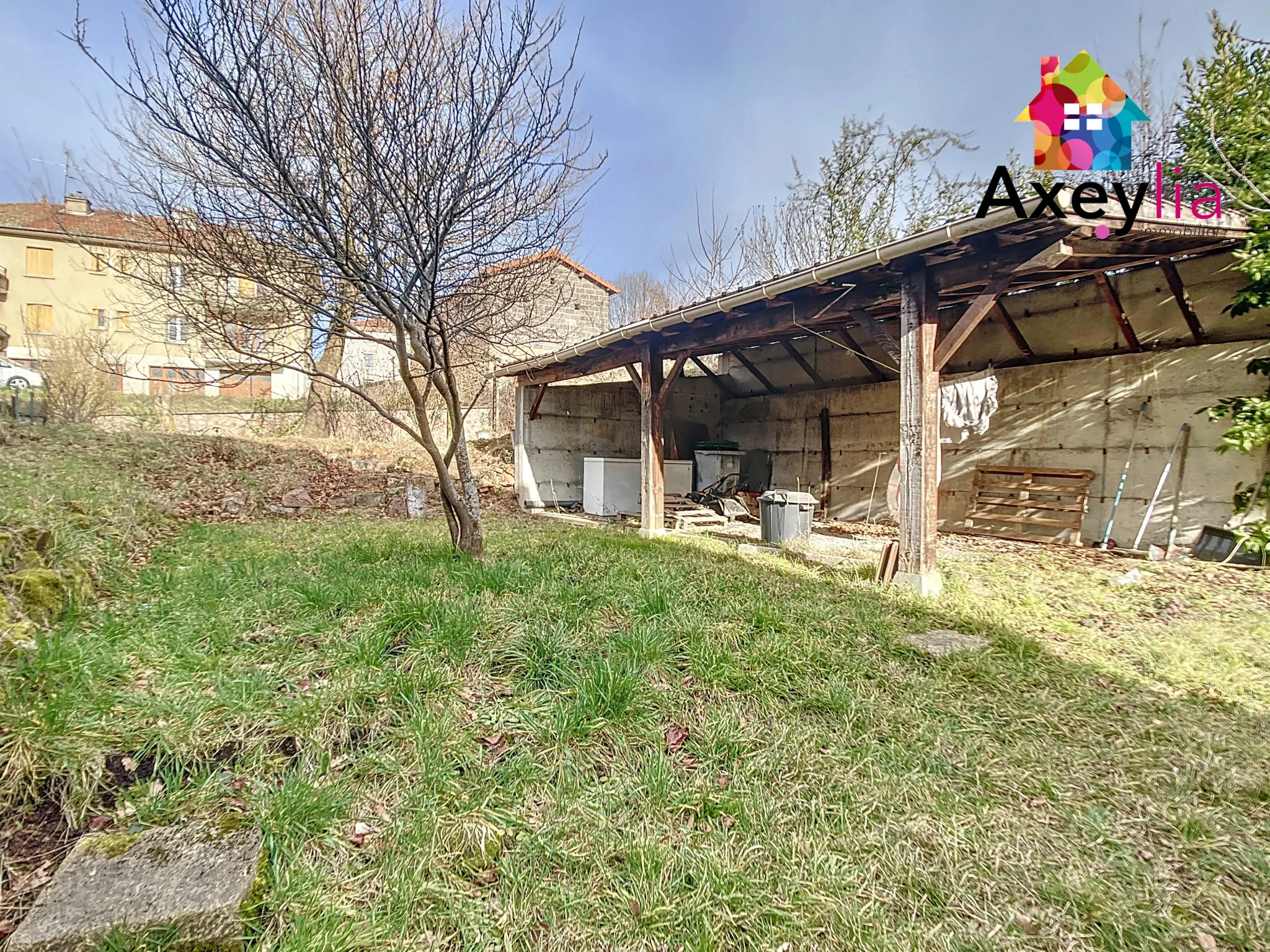 À vendre à Cuinzier, plateau brut de 150 m² avec terrasse couverte et potentiel d'aménagement