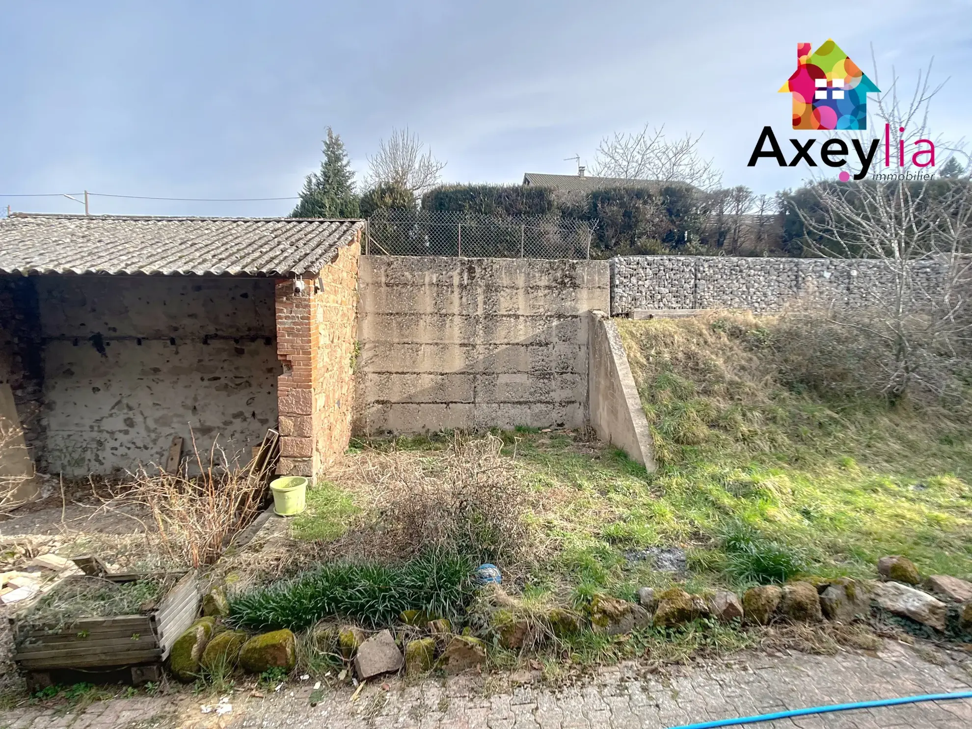 Appartement à rénover de 150 m² avec terrasse à Cuinzier 