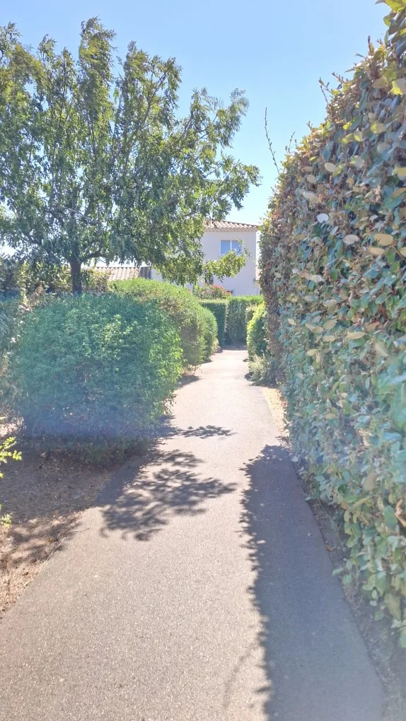 Maison de 3 pièces avec jardin et piscine à Poulx, proximité Nîmes 