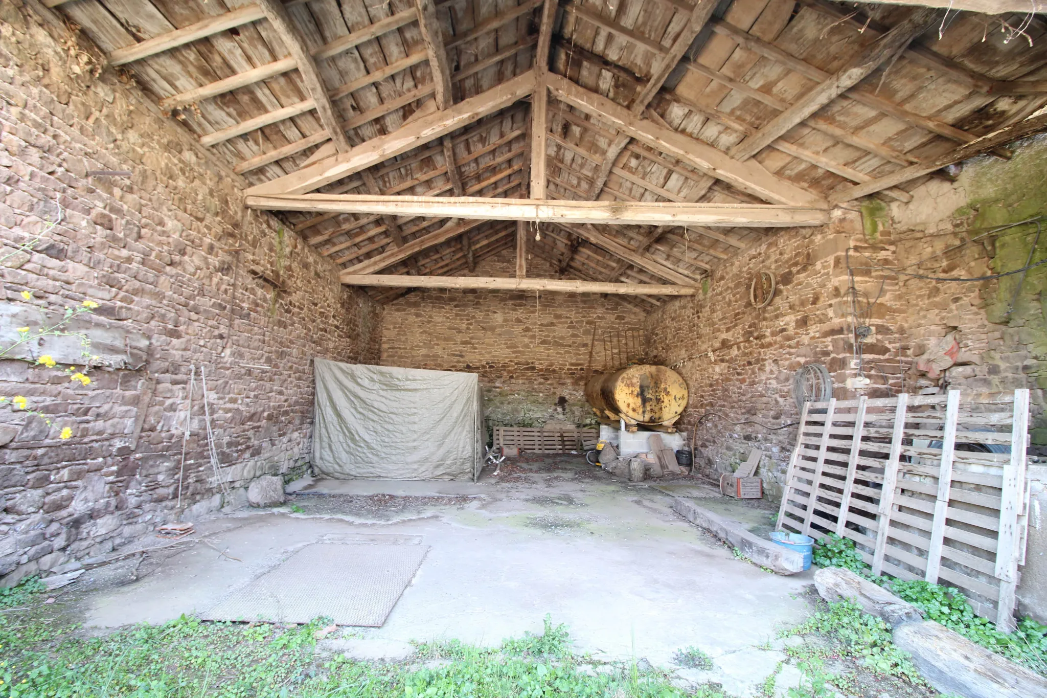 Grande maison à rénover de 235 m² avec terrain de 1500 m² à Mounes Prohencoux 